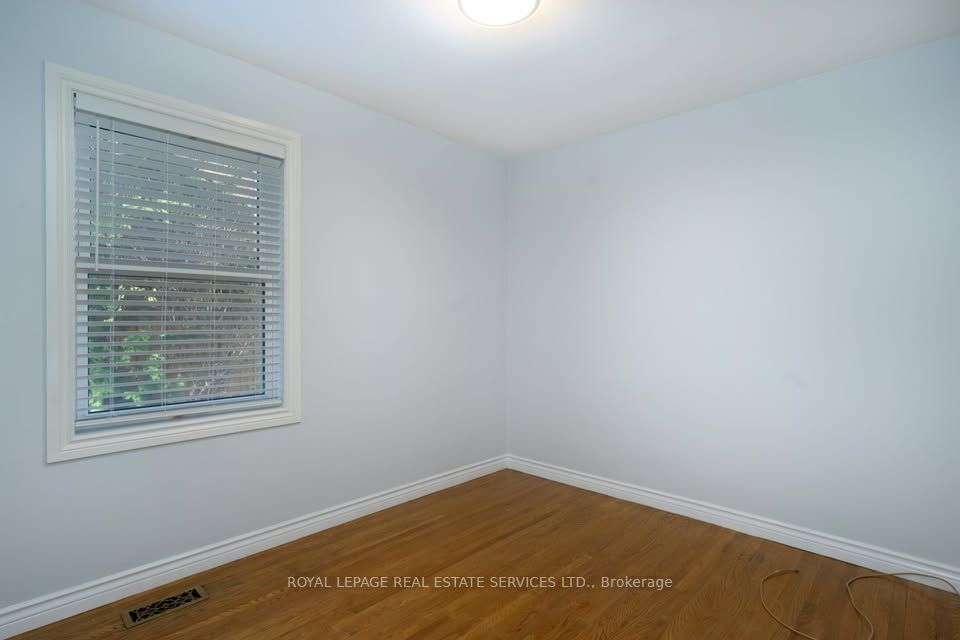 #main - 16 Ambleside Avenue Property Photo 19