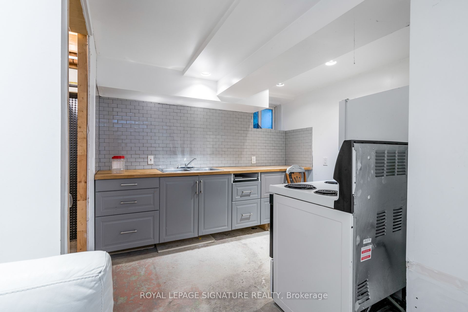 724 Wilson Avenue Property Photo 2