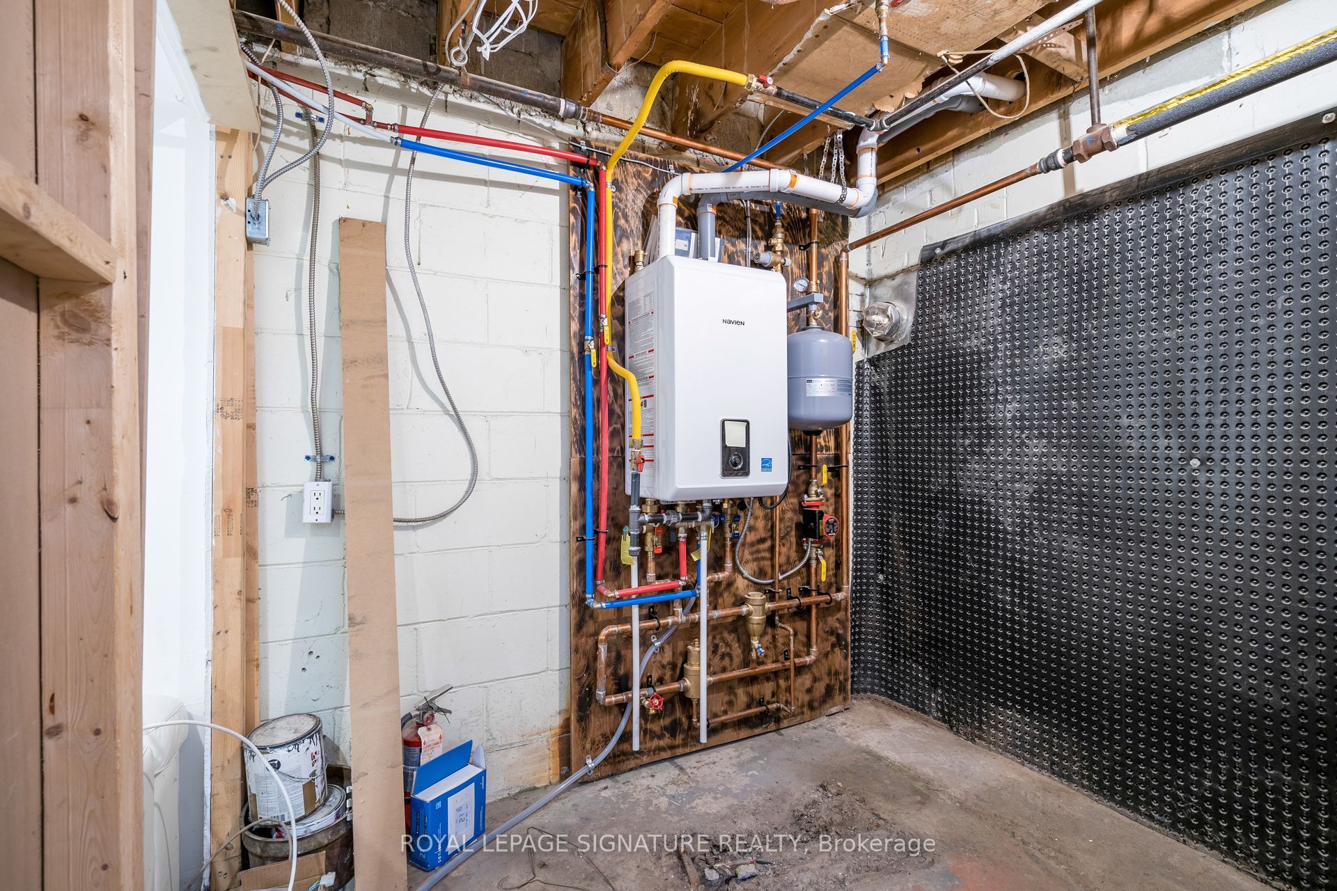 724 Wilson Avenue Property Photo 3