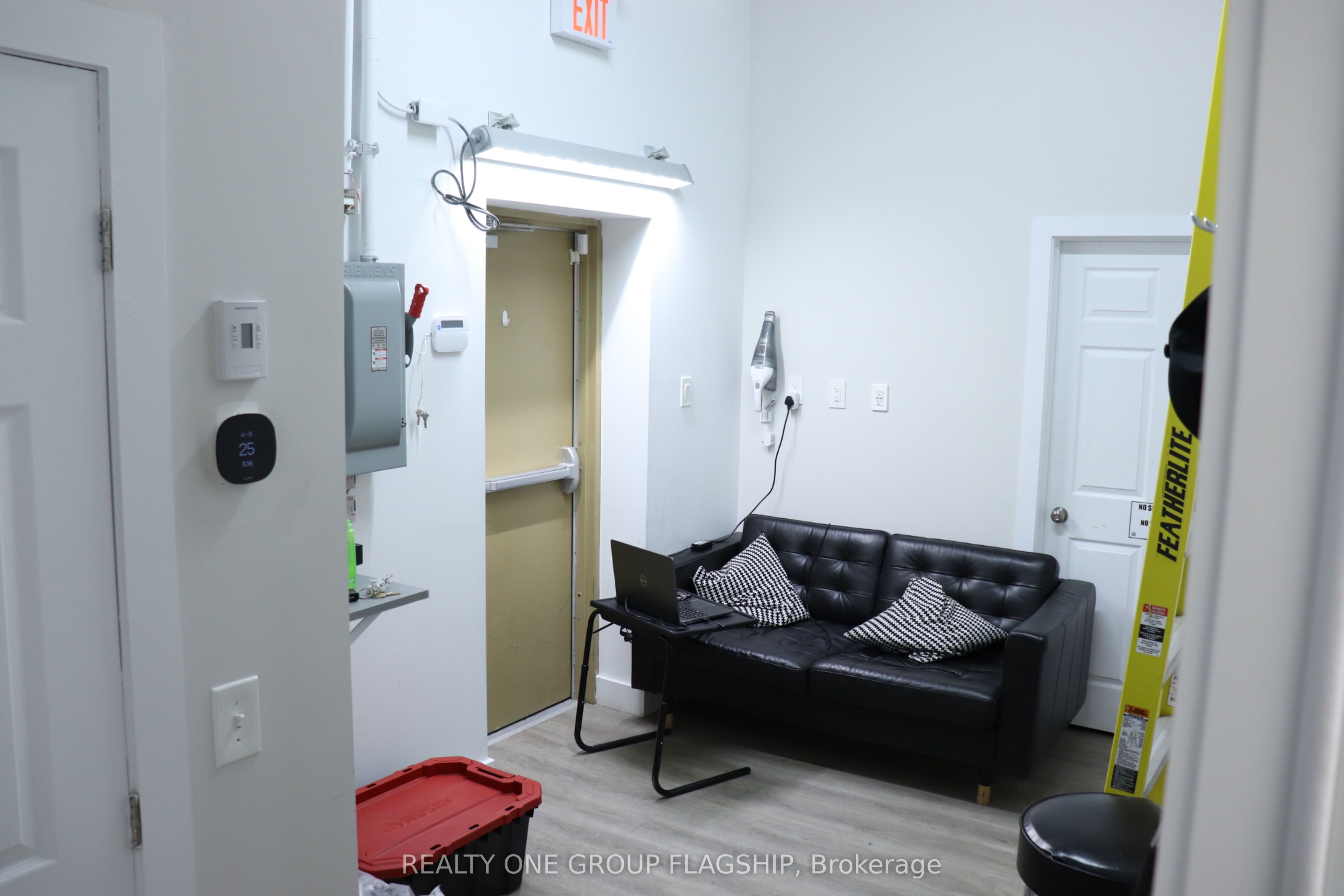#3 - 158 Guelph Street Property Photo 17
