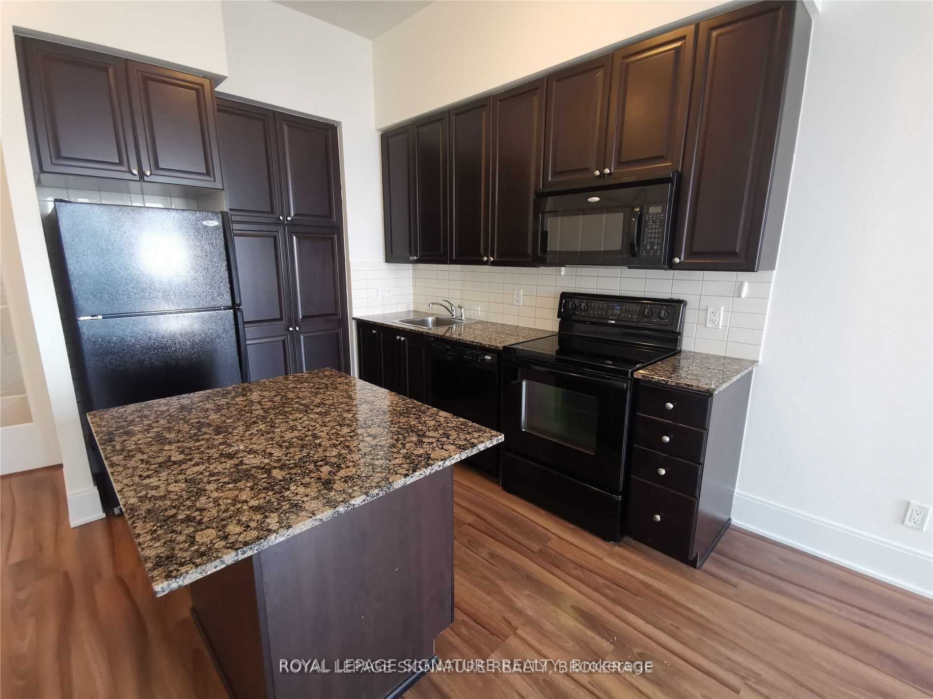 #ph01 - 330 Burnhamthorpe Road Property Photo 2