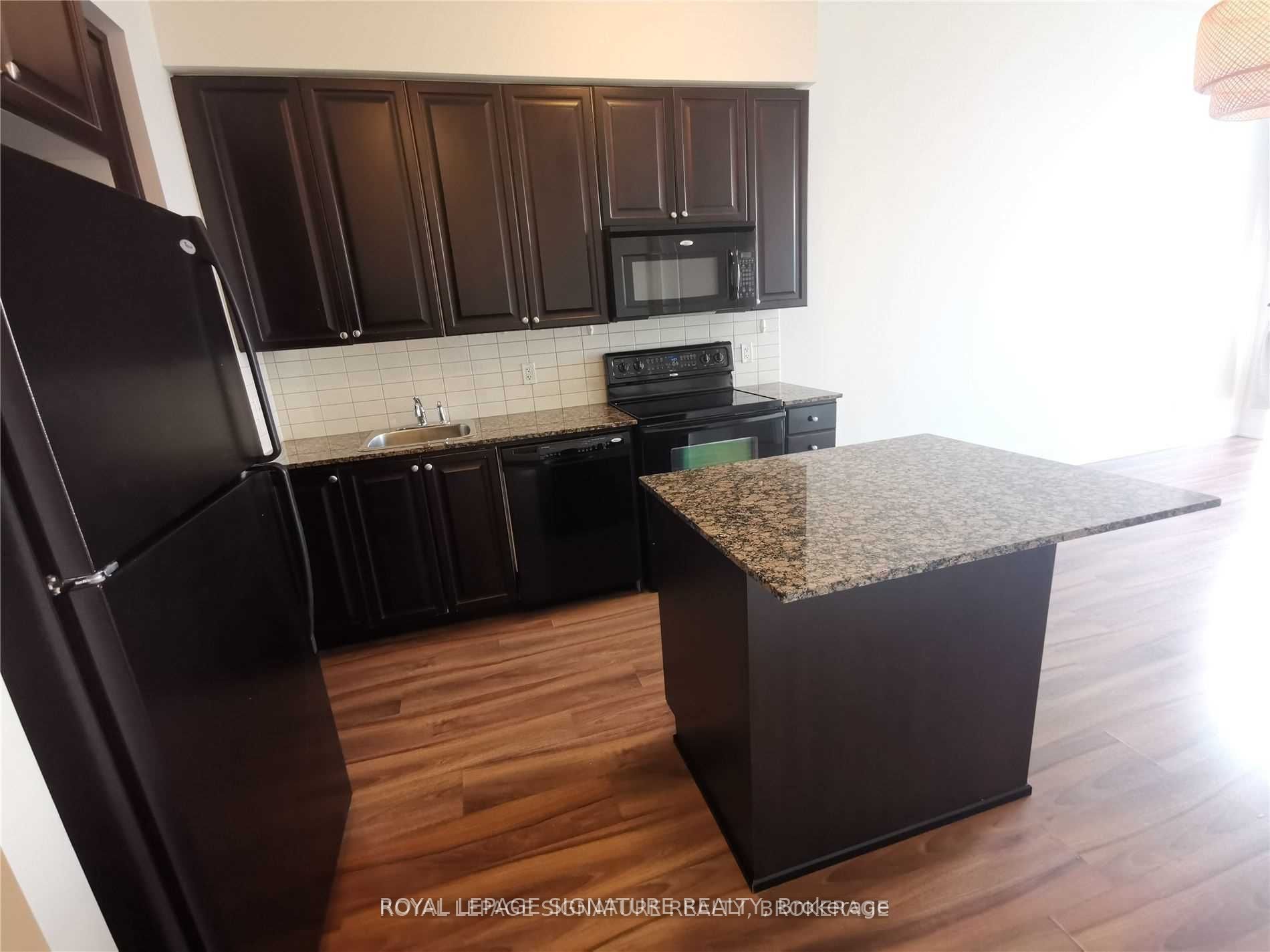 #ph01 - 330 Burnhamthorpe Road Property Photo 3