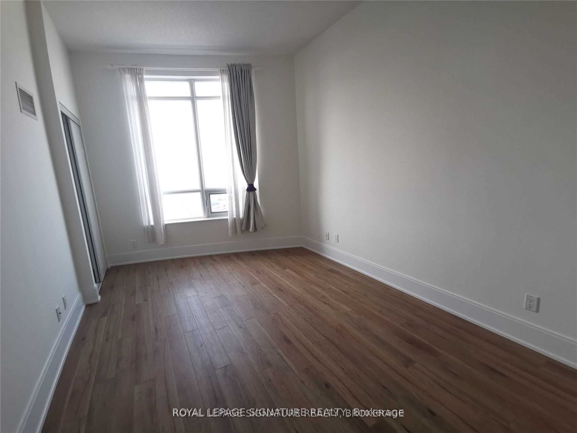 #ph01 - 330 Burnhamthorpe Road Property Photo 7