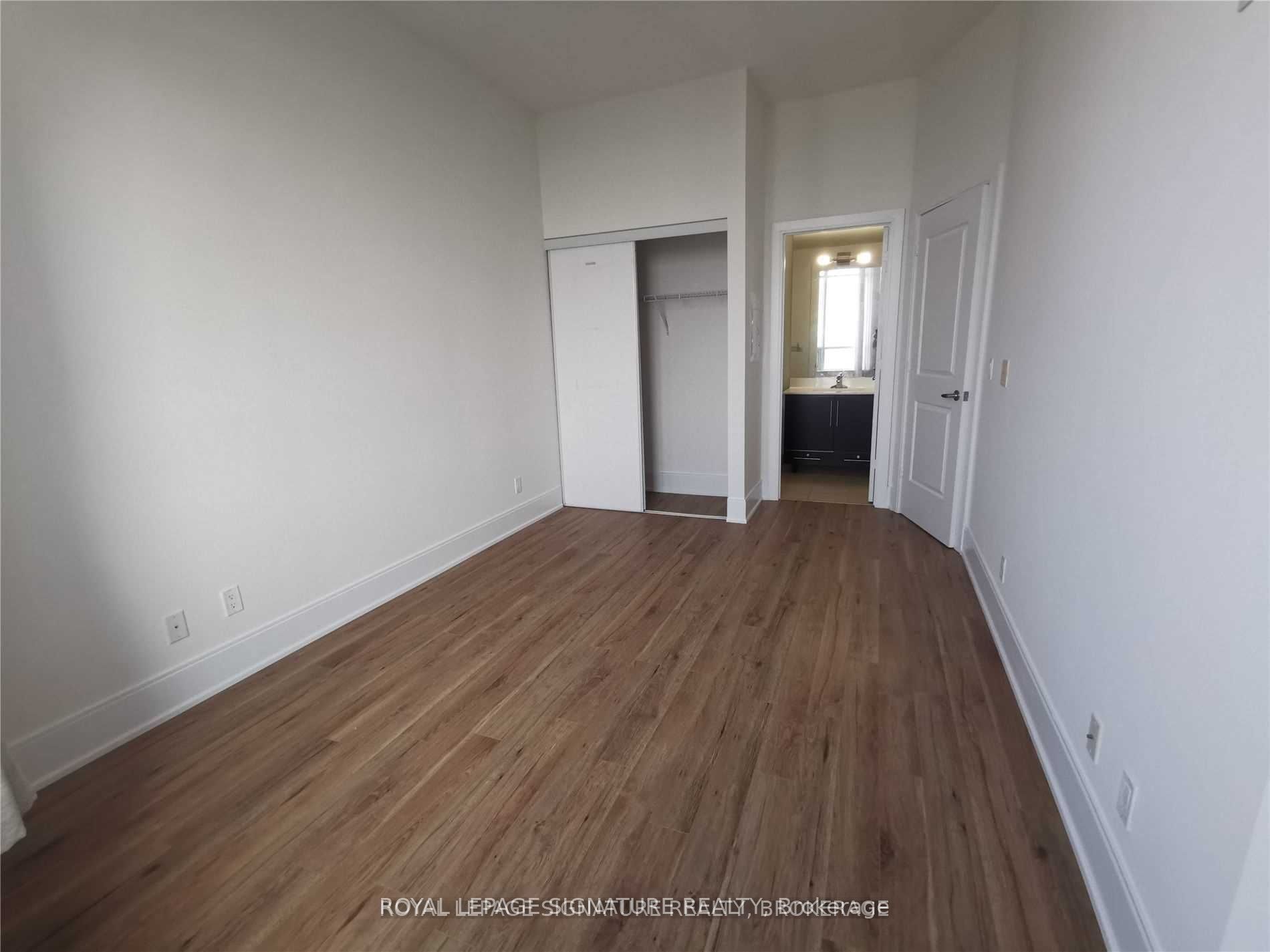 #ph01 - 330 Burnhamthorpe Road Property Photo 8