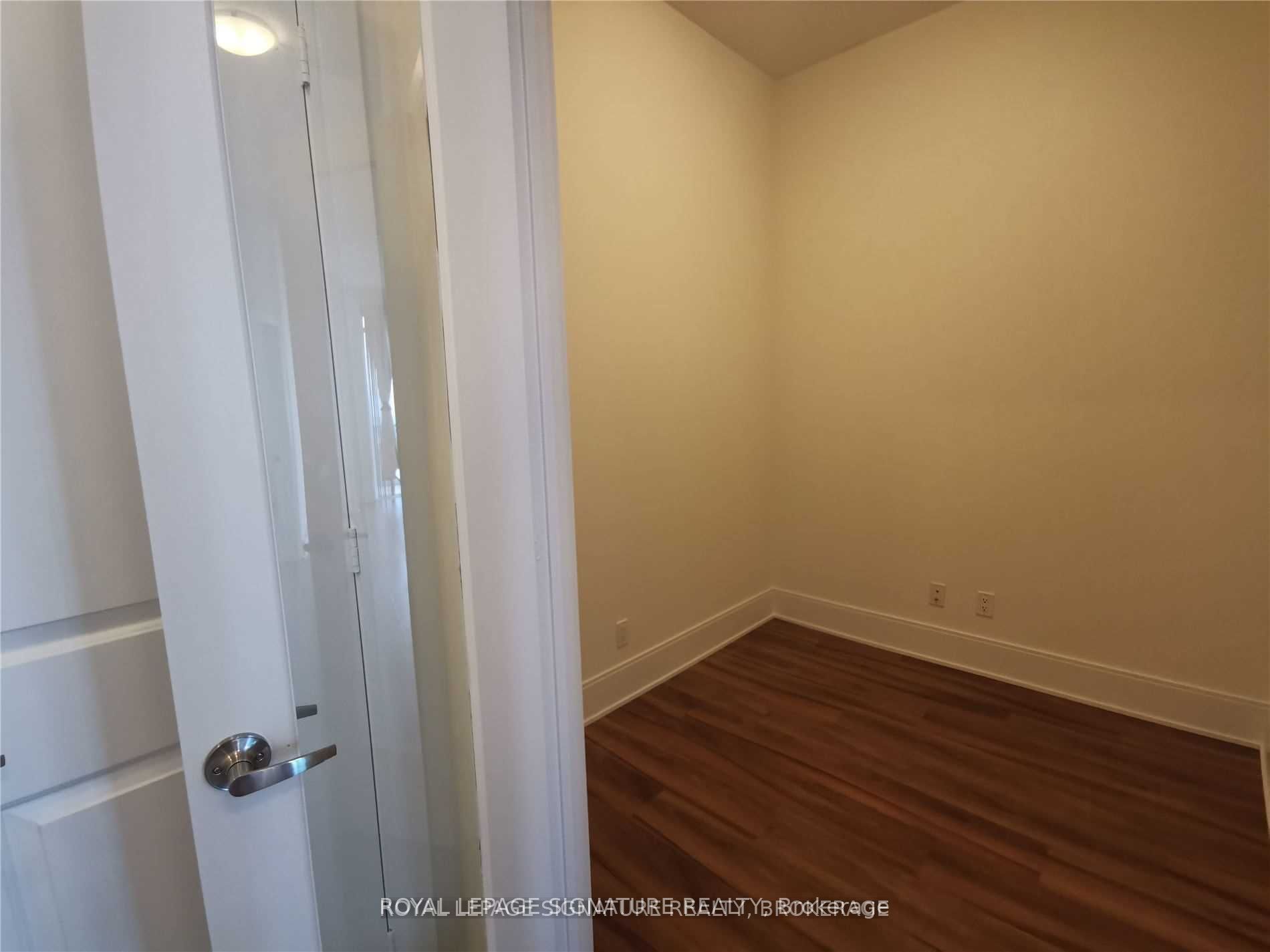 #ph01 - 330 Burnhamthorpe Road Property Photo 12