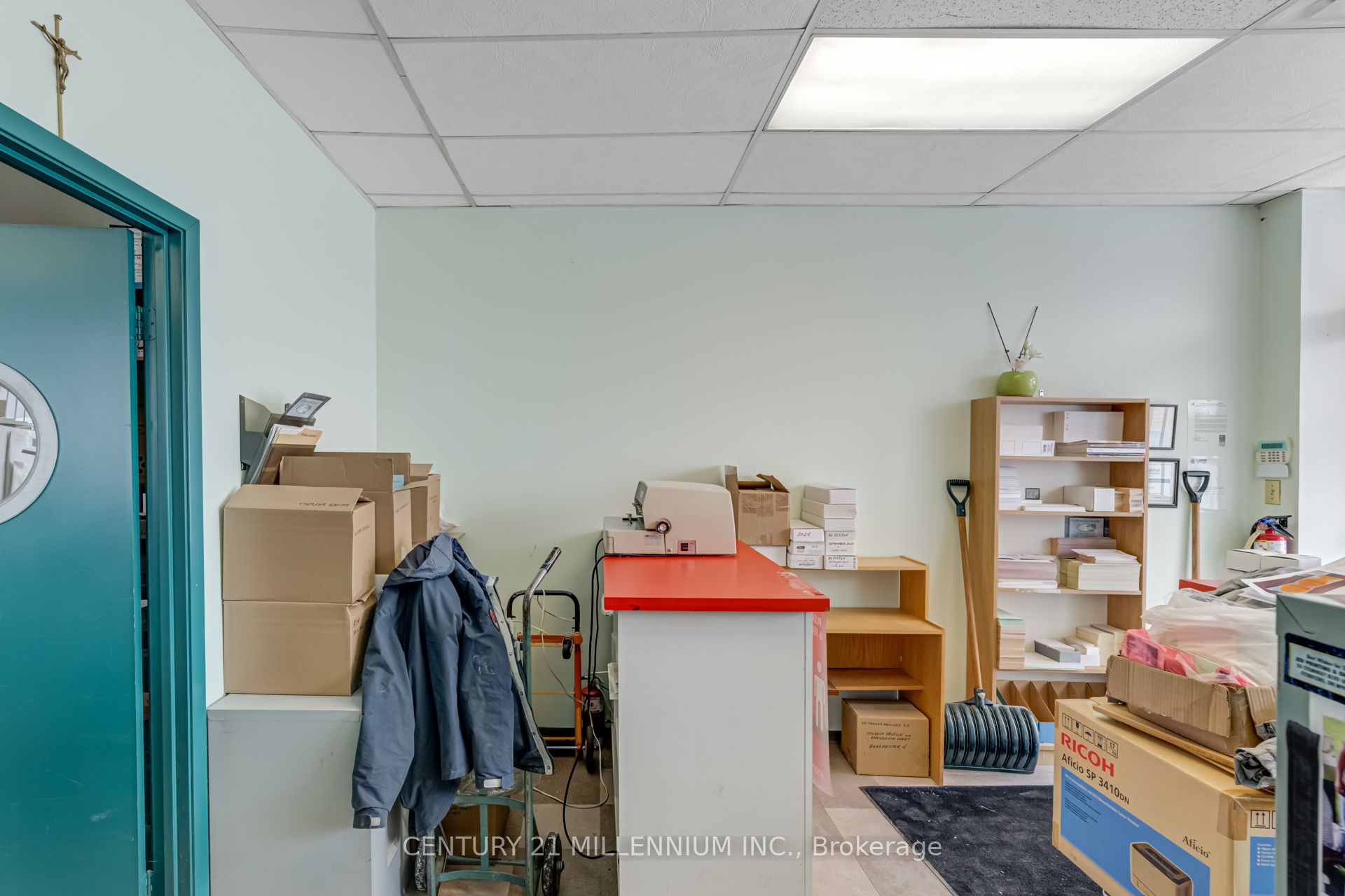 #33 - 24 Steinway Boulevard Property Photo 10