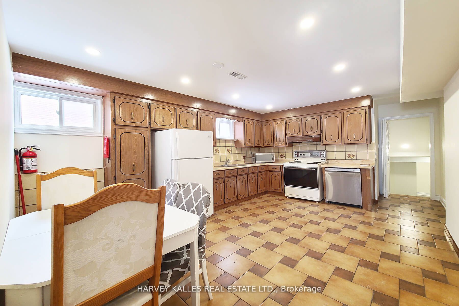 #lower - 99 Stilecroft Drive Property Photo 3