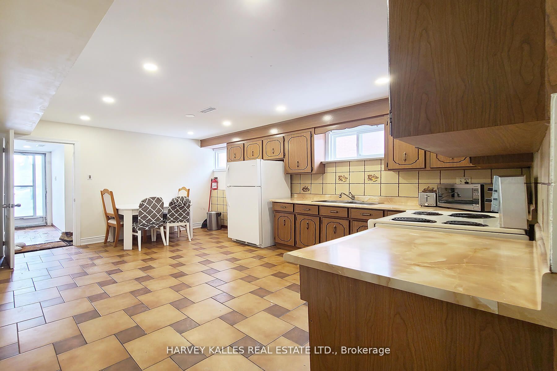 #lower - 99 Stilecroft Drive Property Photo 4