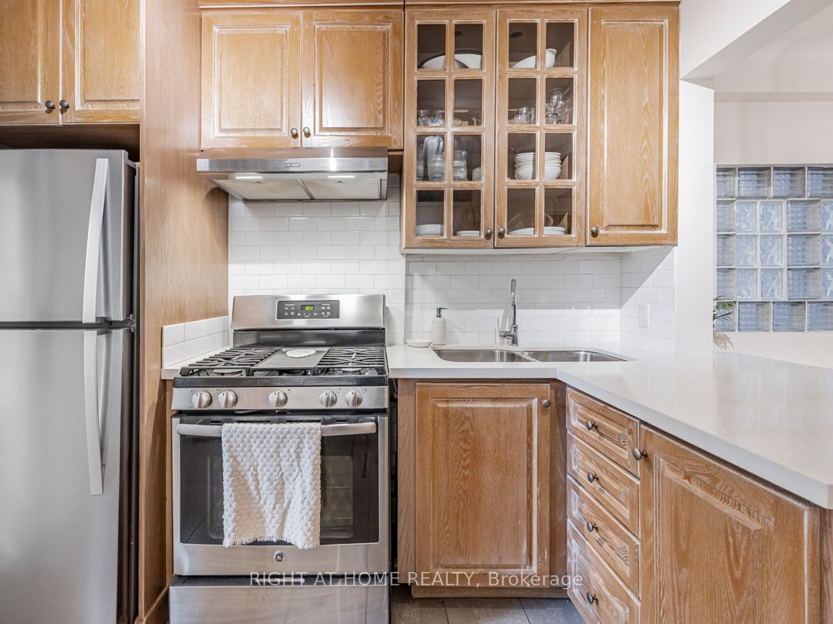 547 Saint Clarens Avenue Property Photo 10