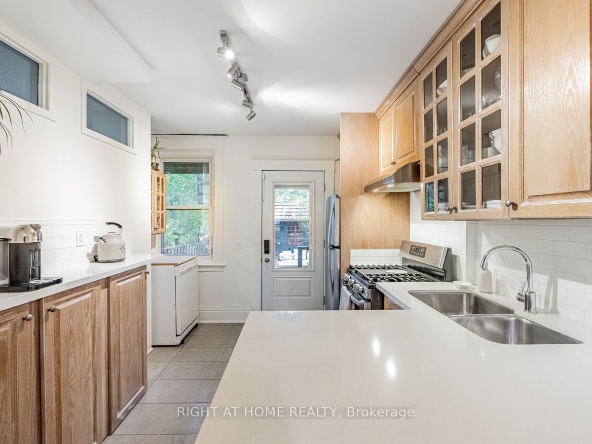 547 Saint Clarens Avenue Property Photo 11