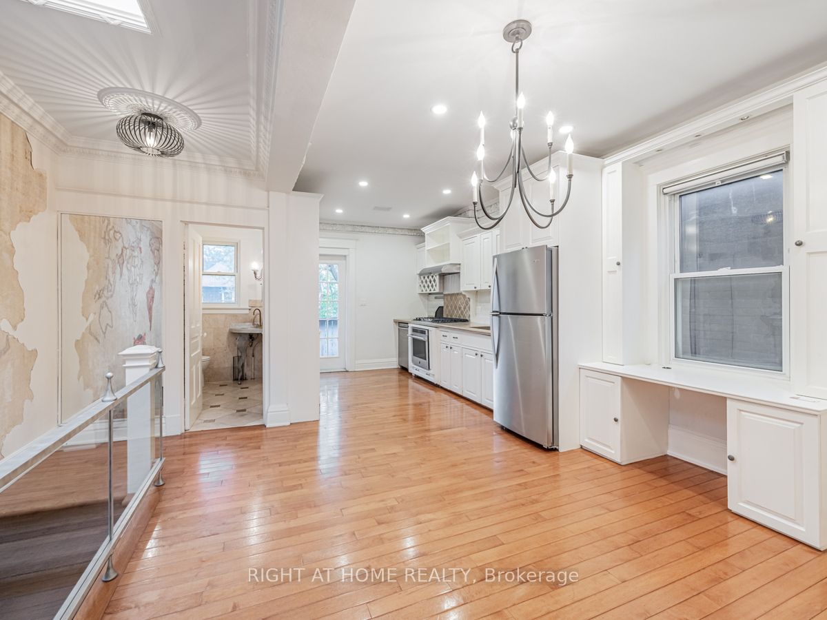 547 Saint Clarens Avenue Property Photo 16