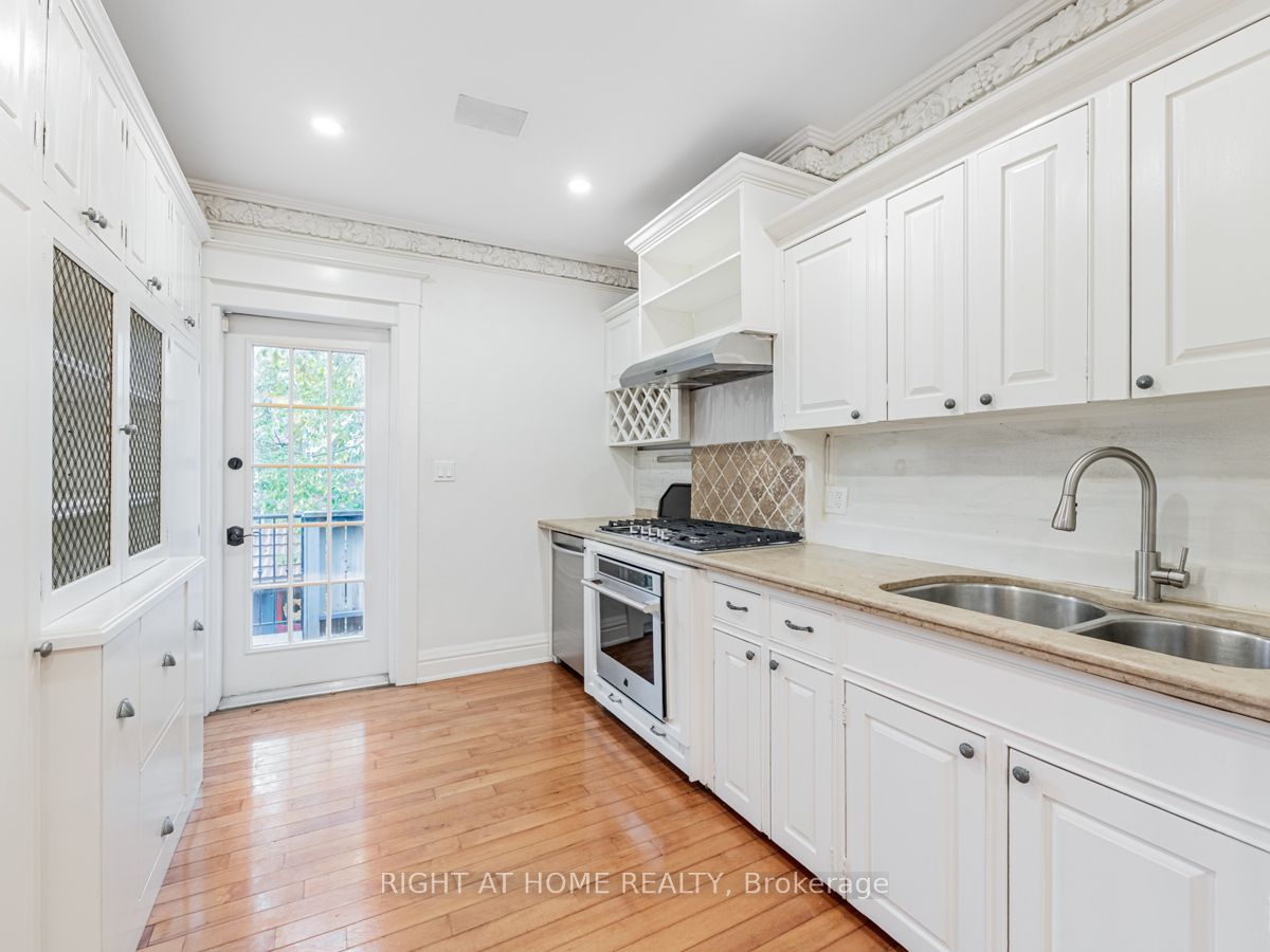 547 Saint Clarens Avenue Property Photo 17