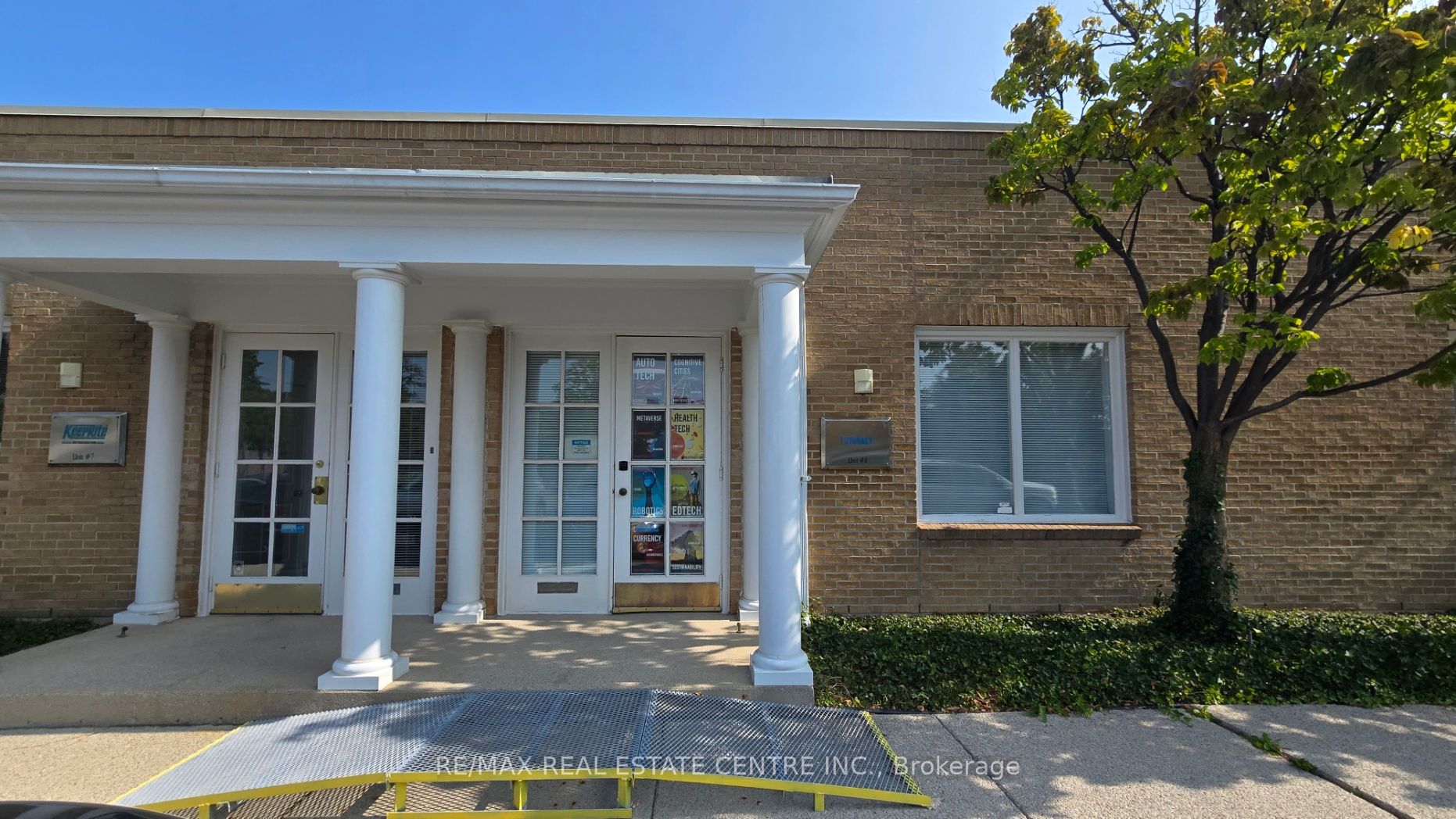 #8 - 2624 Dunwin Drive Property Photo 4