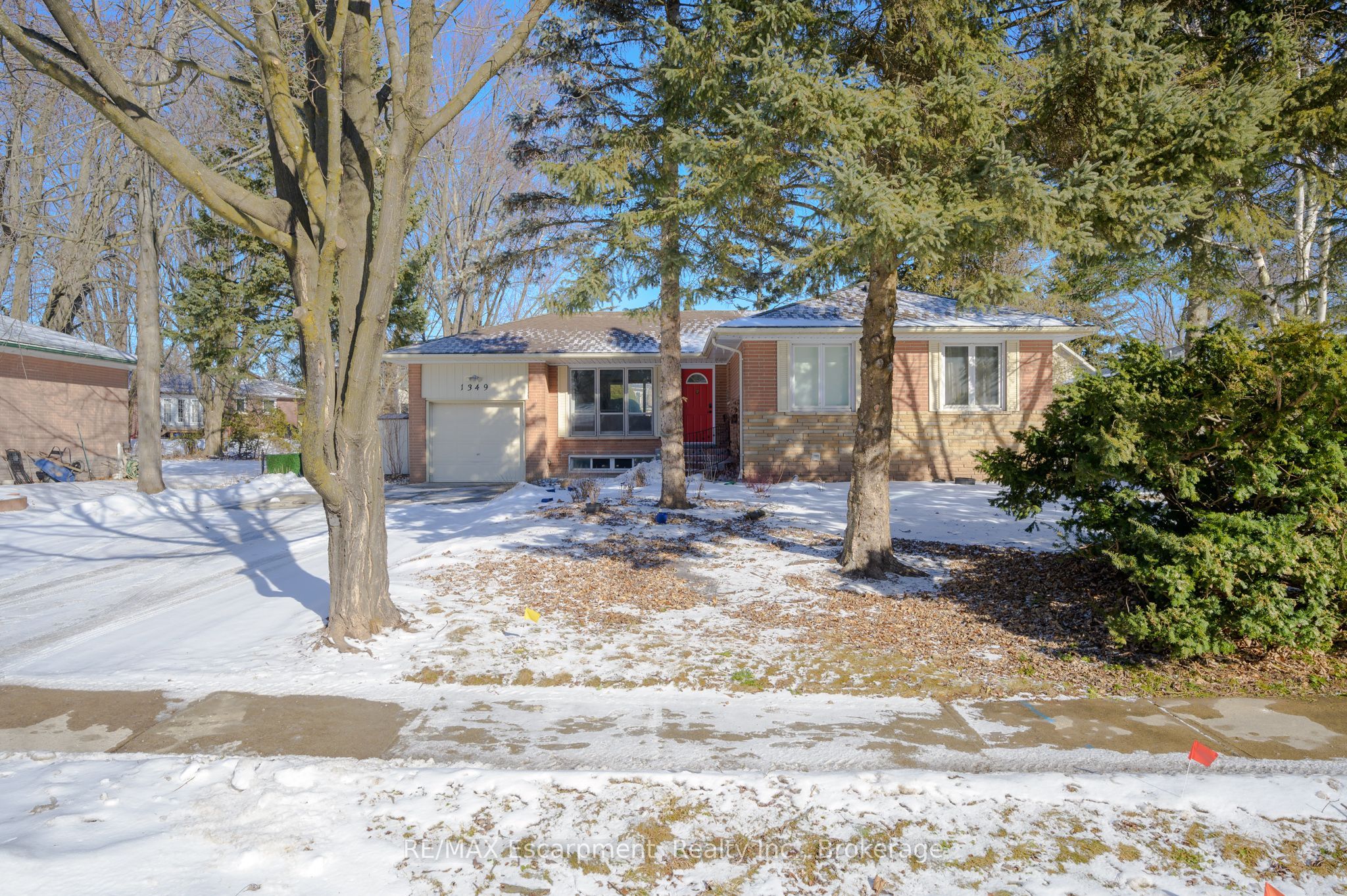 1349 Sedgewick Cres Property Photo