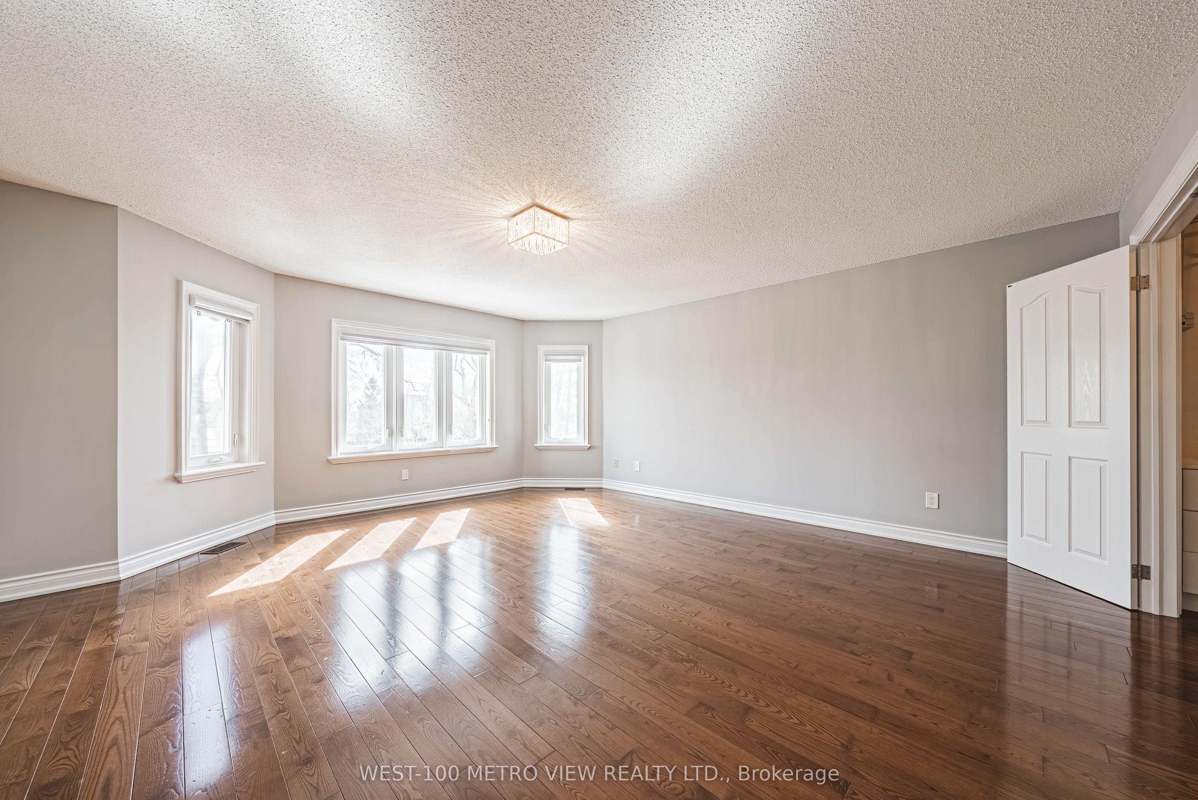 589 Glen Park Avenue Property Photo 14