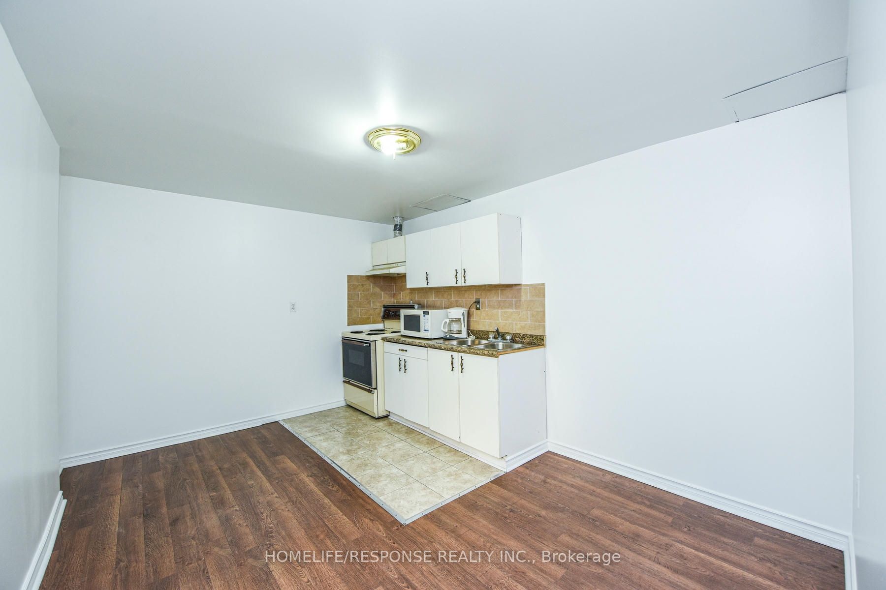 #21 - 1060 Britannia Road Property Photo 5