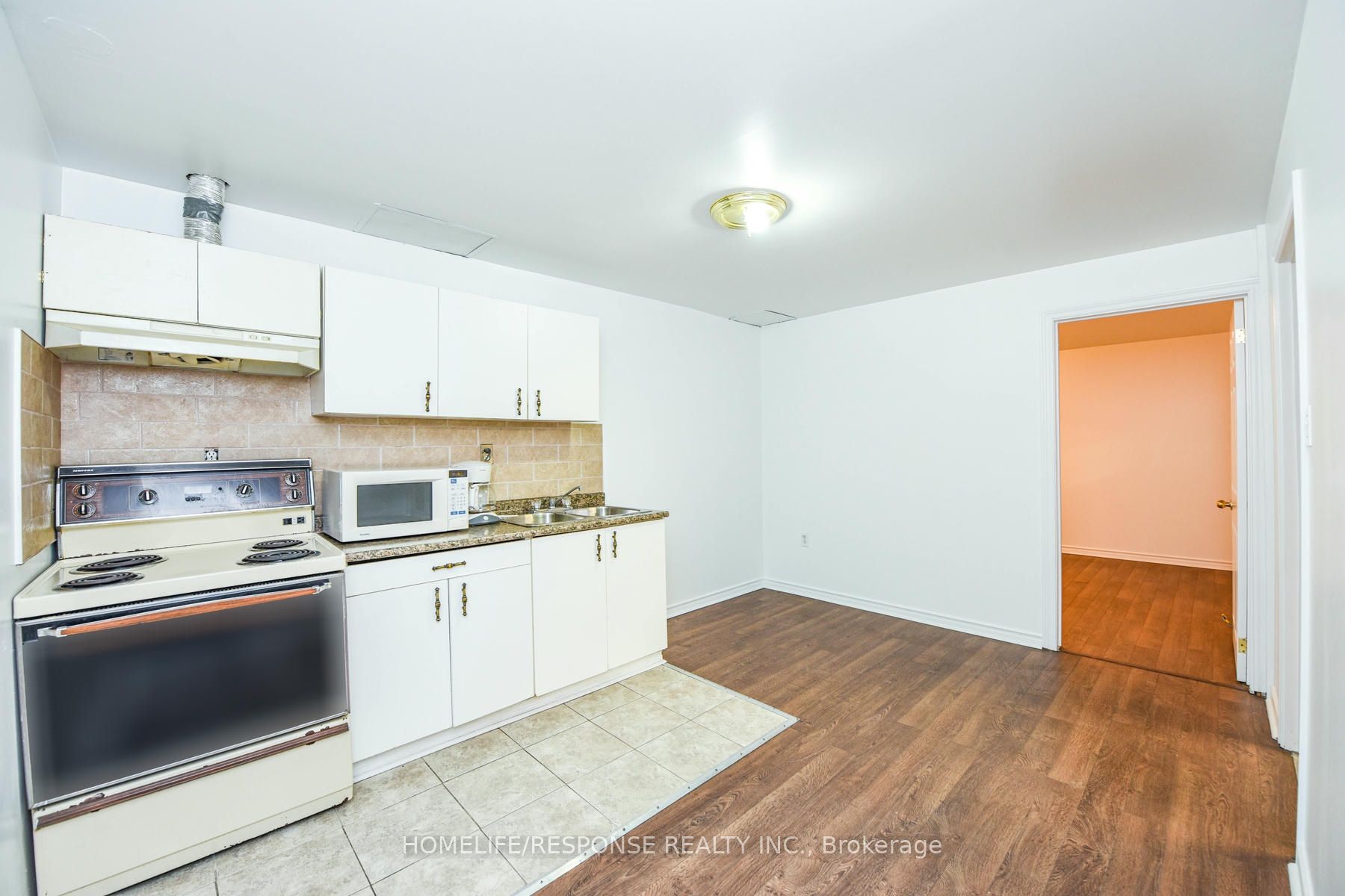 #21 - 1060 Britannia Road Property Photo 6