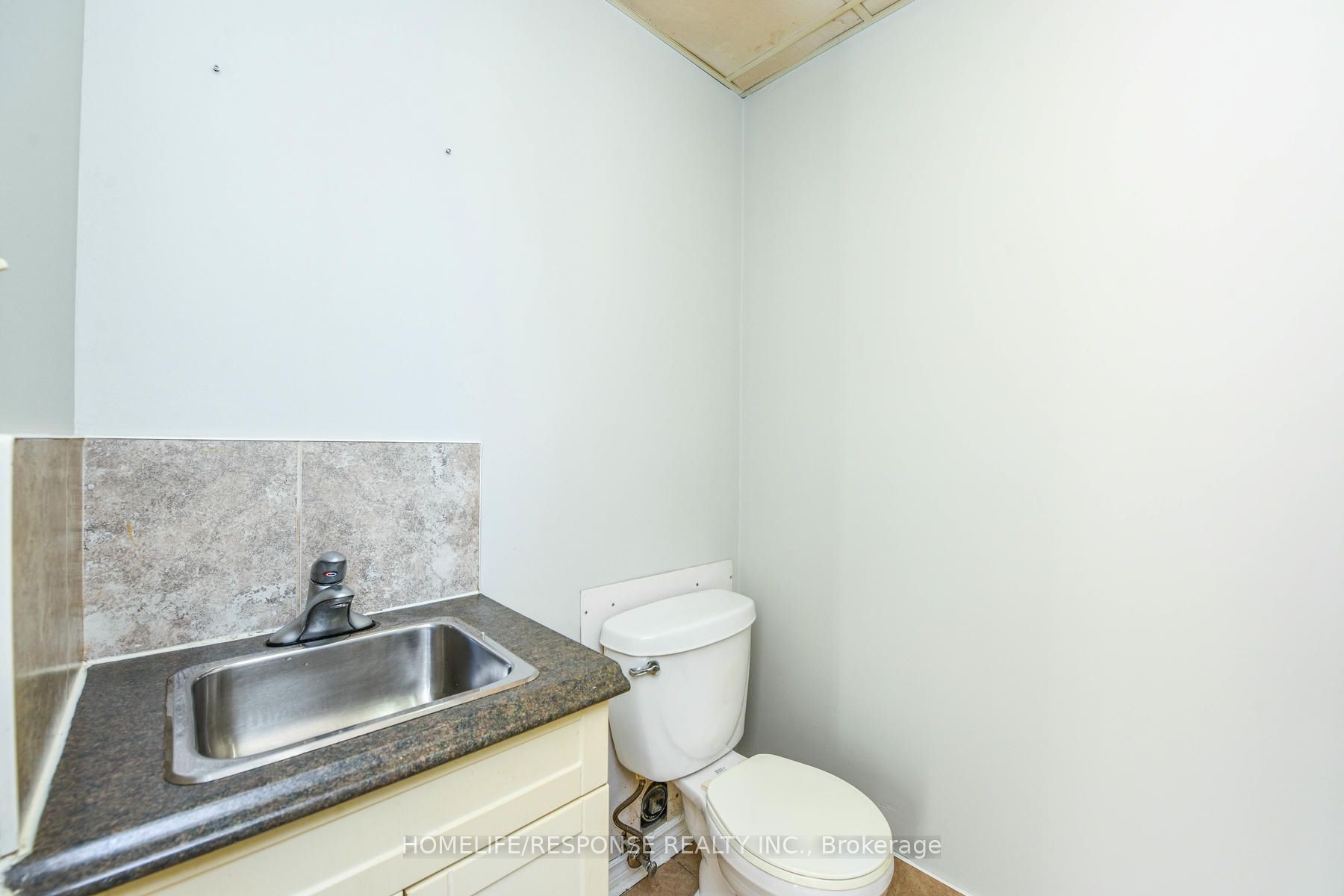 #21 - 1060 Britannia Road Property Photo 12