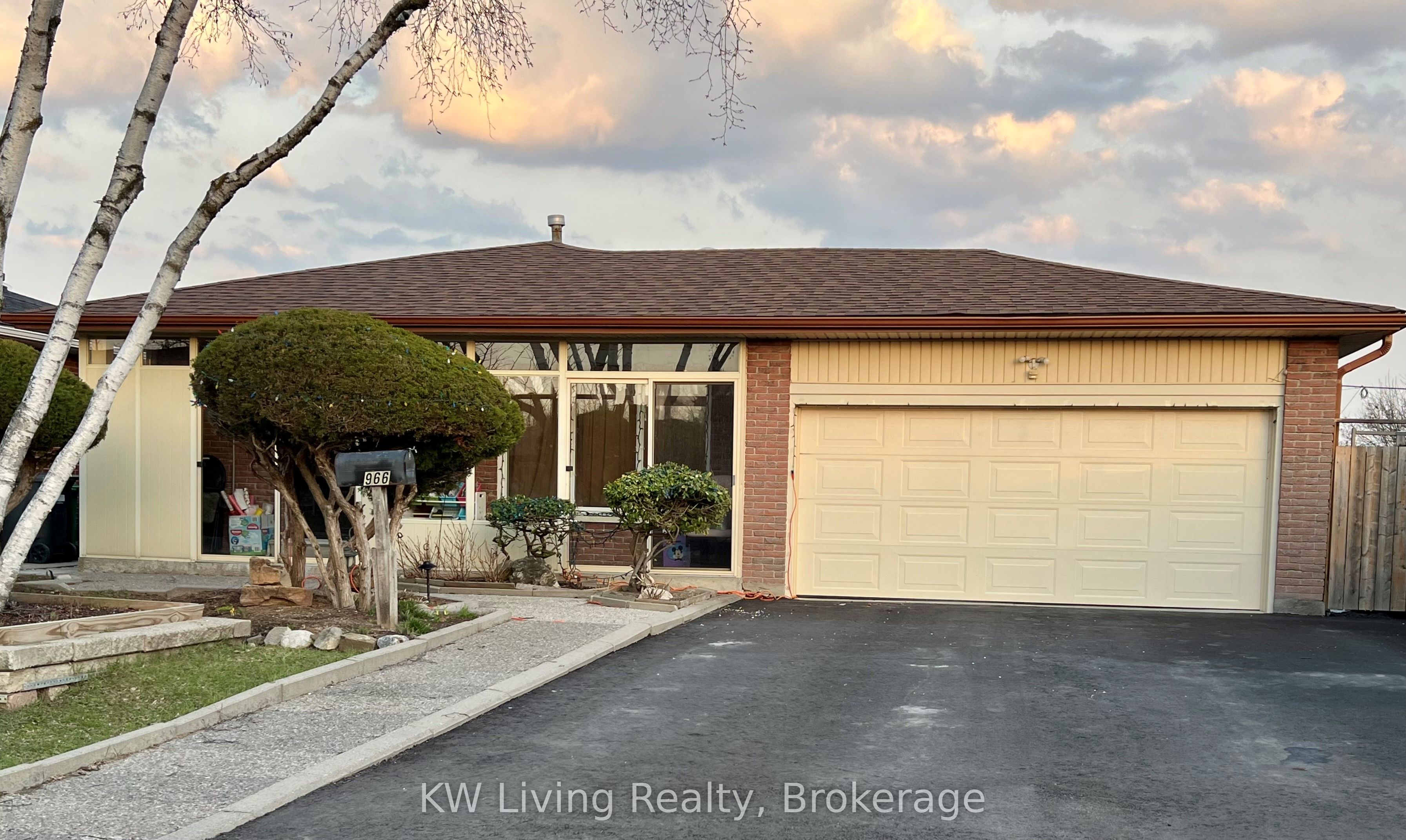 966 Forestwood Dr Property Photo 1