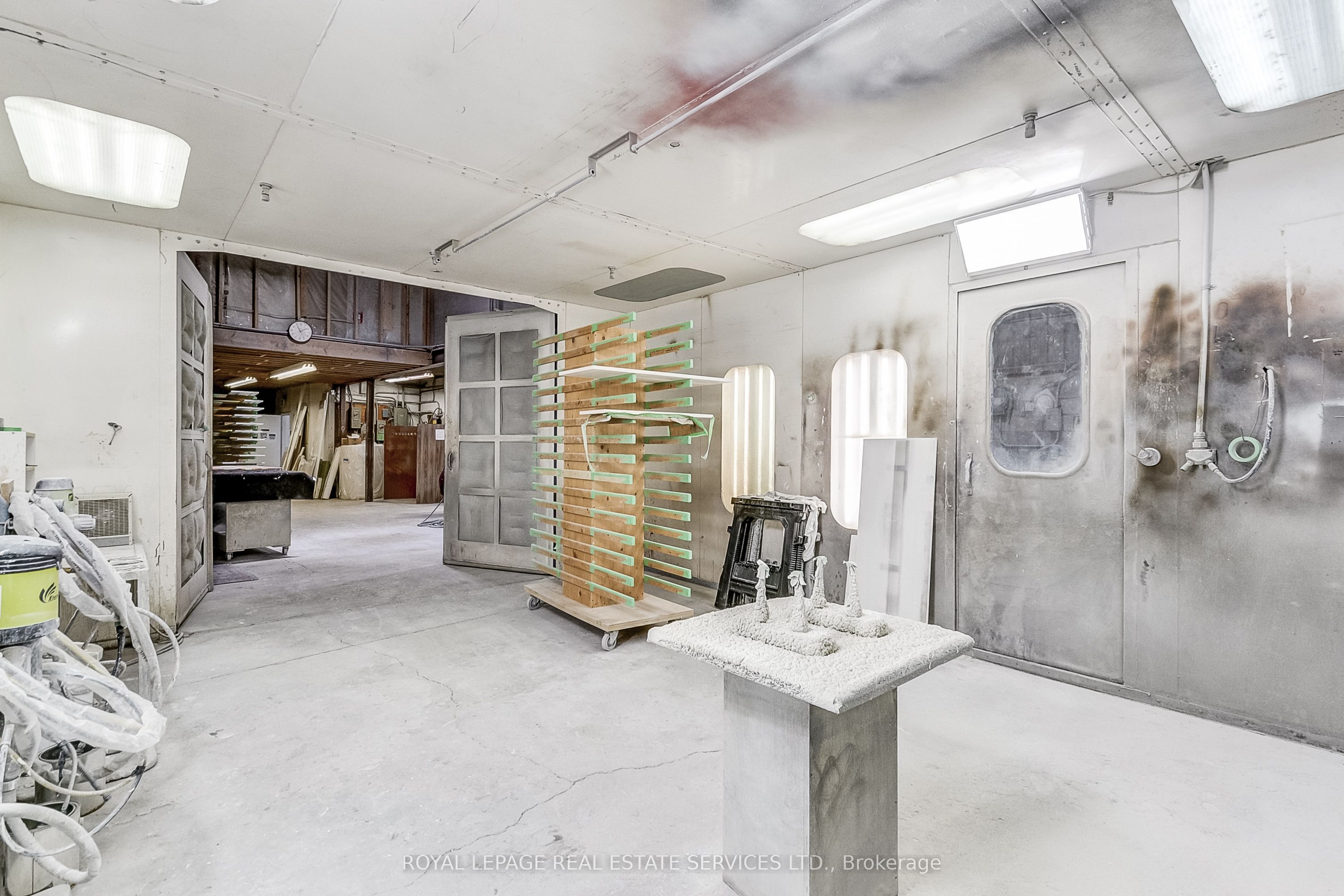 #1 - 2050 Speers Road Property Photo 18