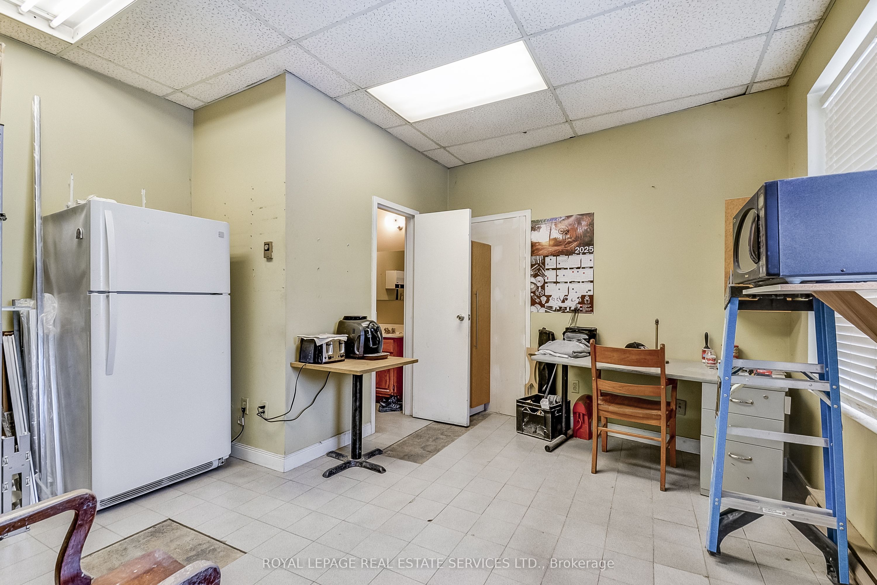 #1 - 2050 Speers Road Property Photo 42