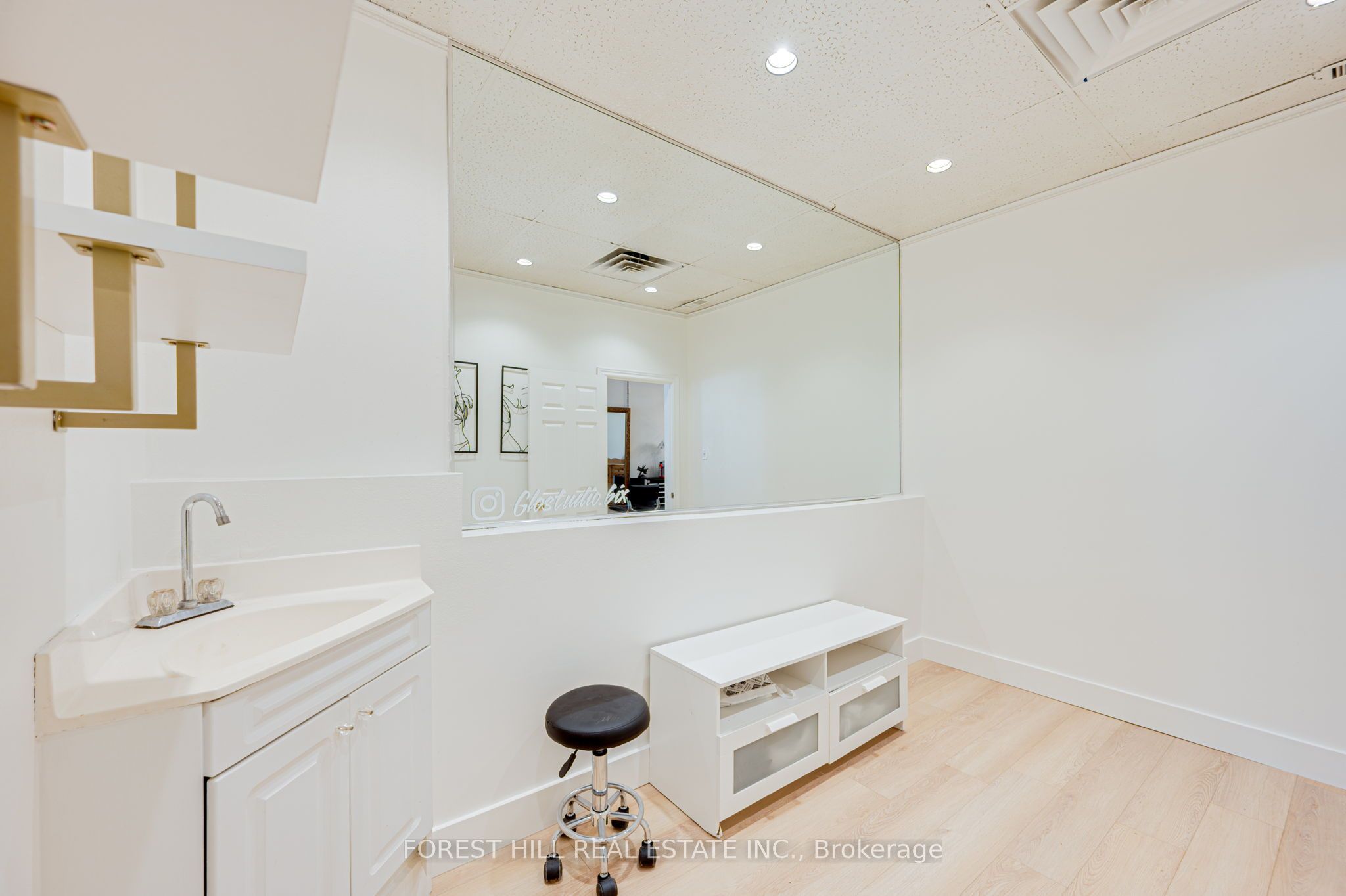 #3 - 49 Mississauga Road Property Photo 4