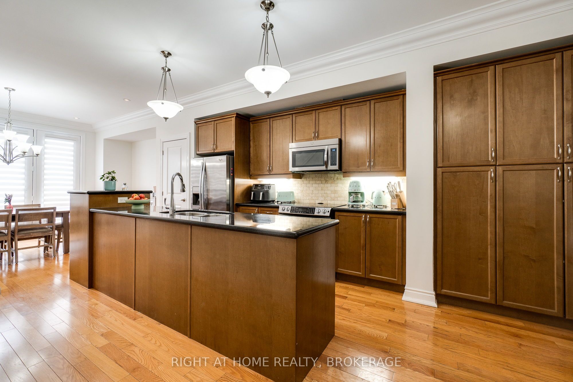124 Lakeshore Road Property Photo 17