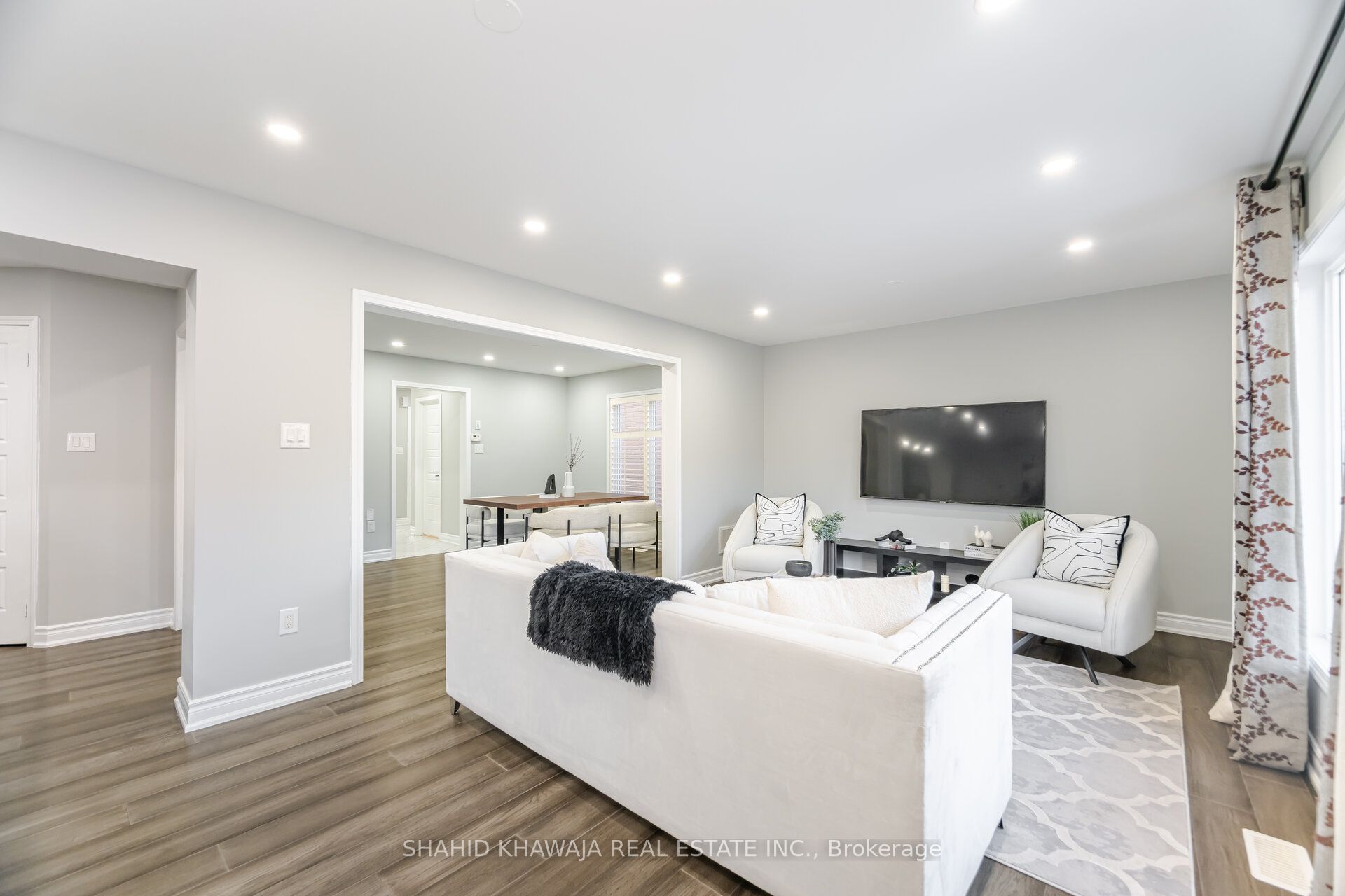 458 Pozbou Crescent Property Photo 12