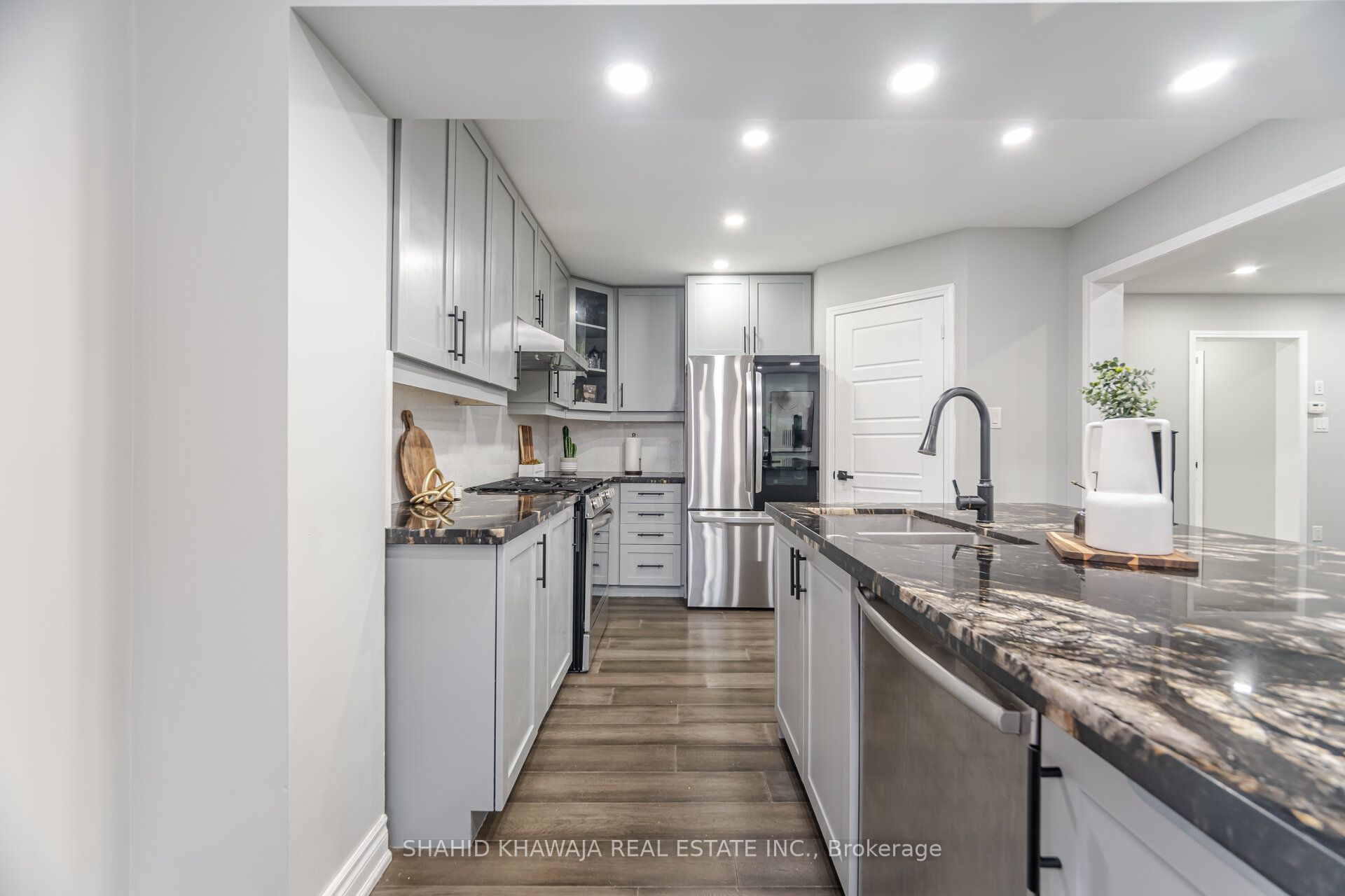 458 Pozbou Crescent Property Photo 17