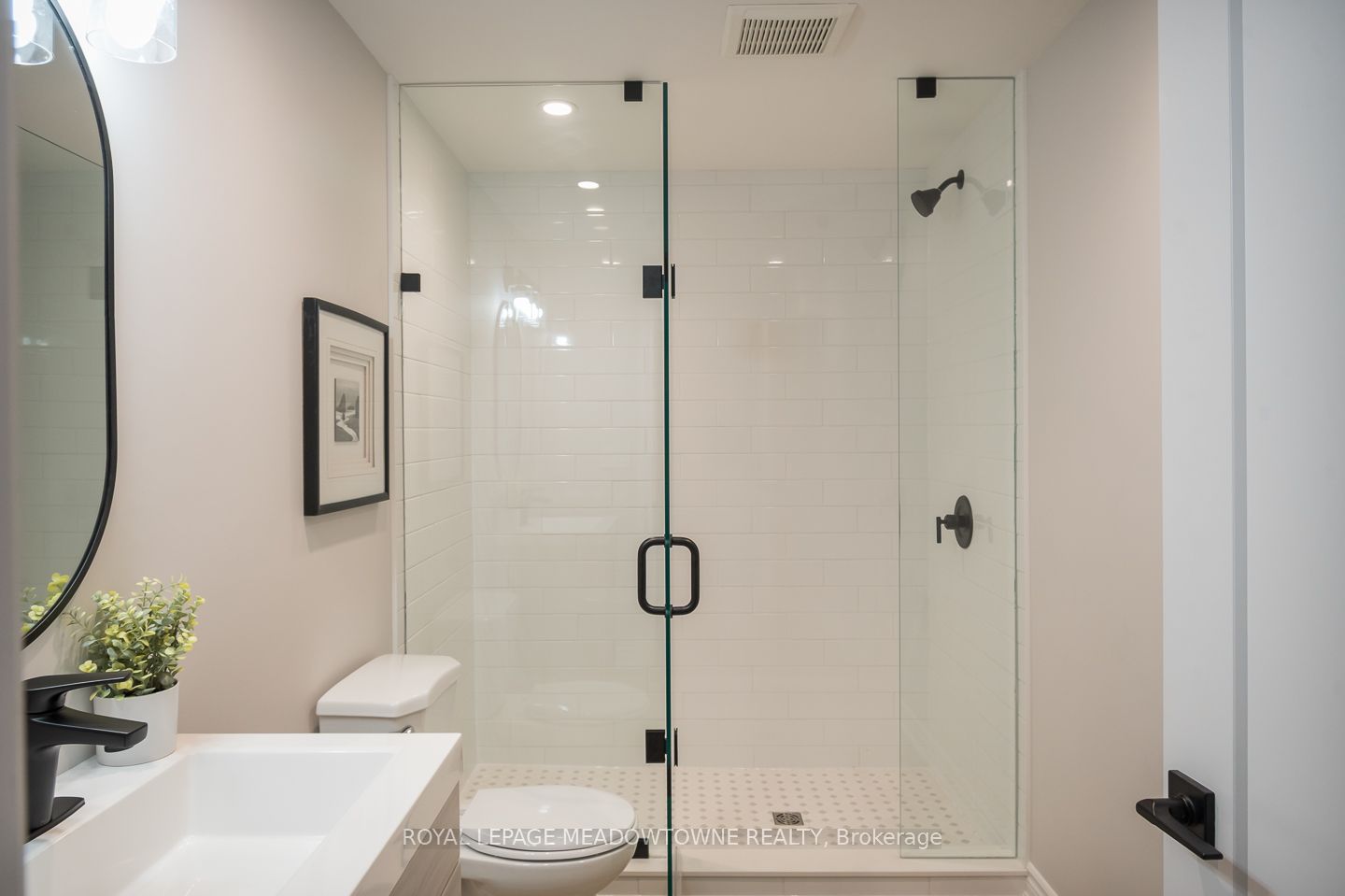 465 Tyrone Crescent Property Photo 33