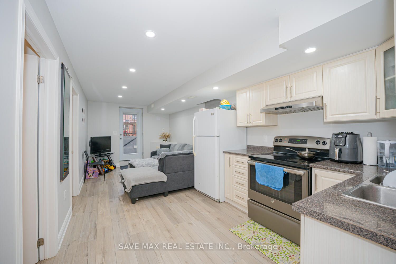 12 Losino Street Property Photo 23