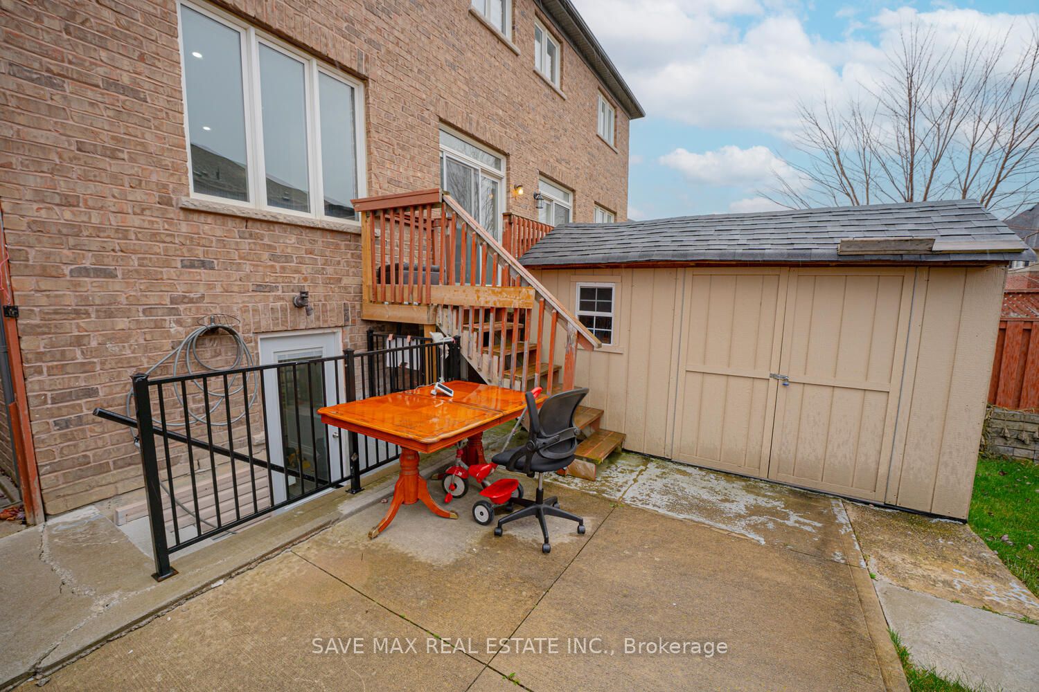 12 Losino Street Property Photo 31