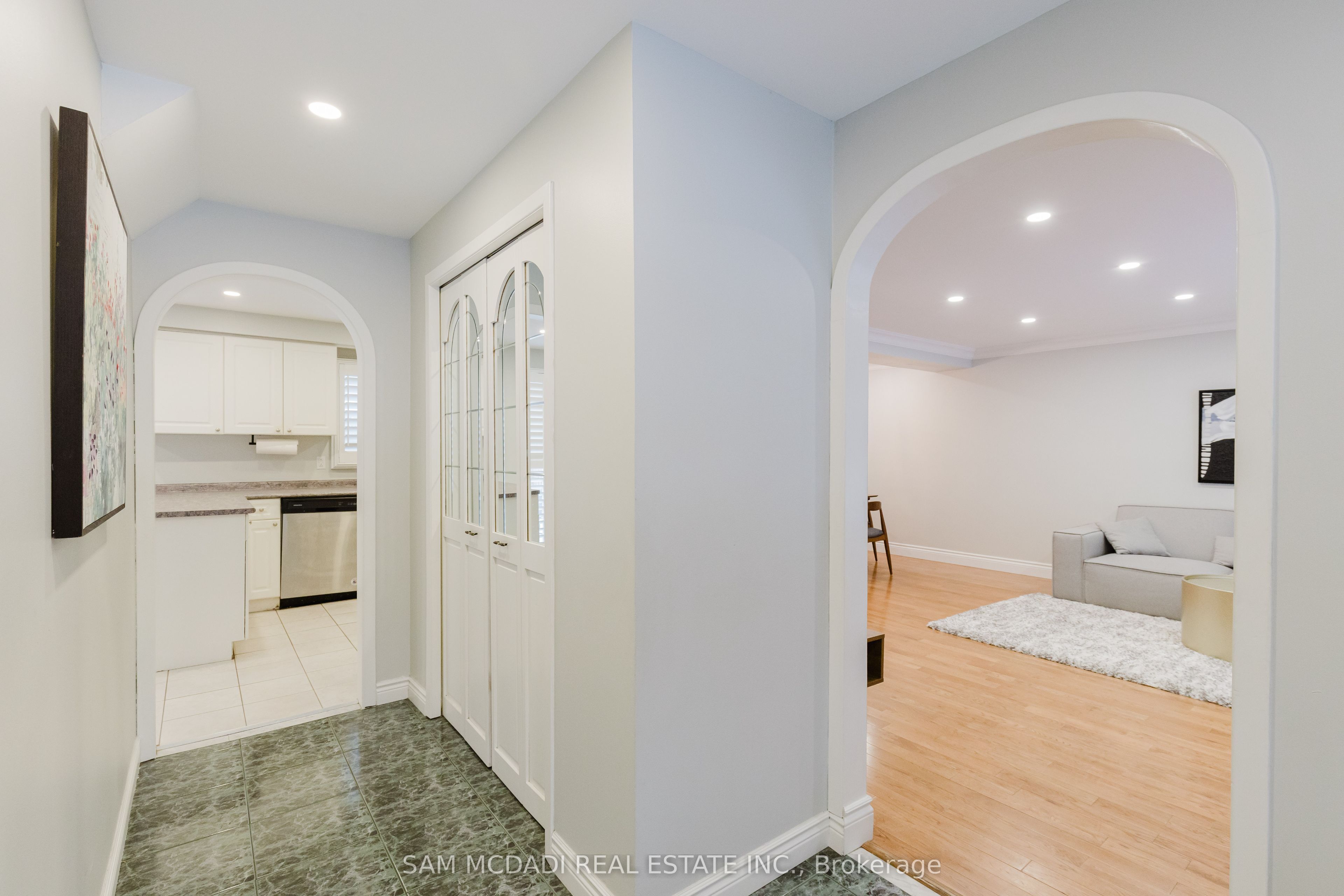 2344 Devon Road Property Photo 5