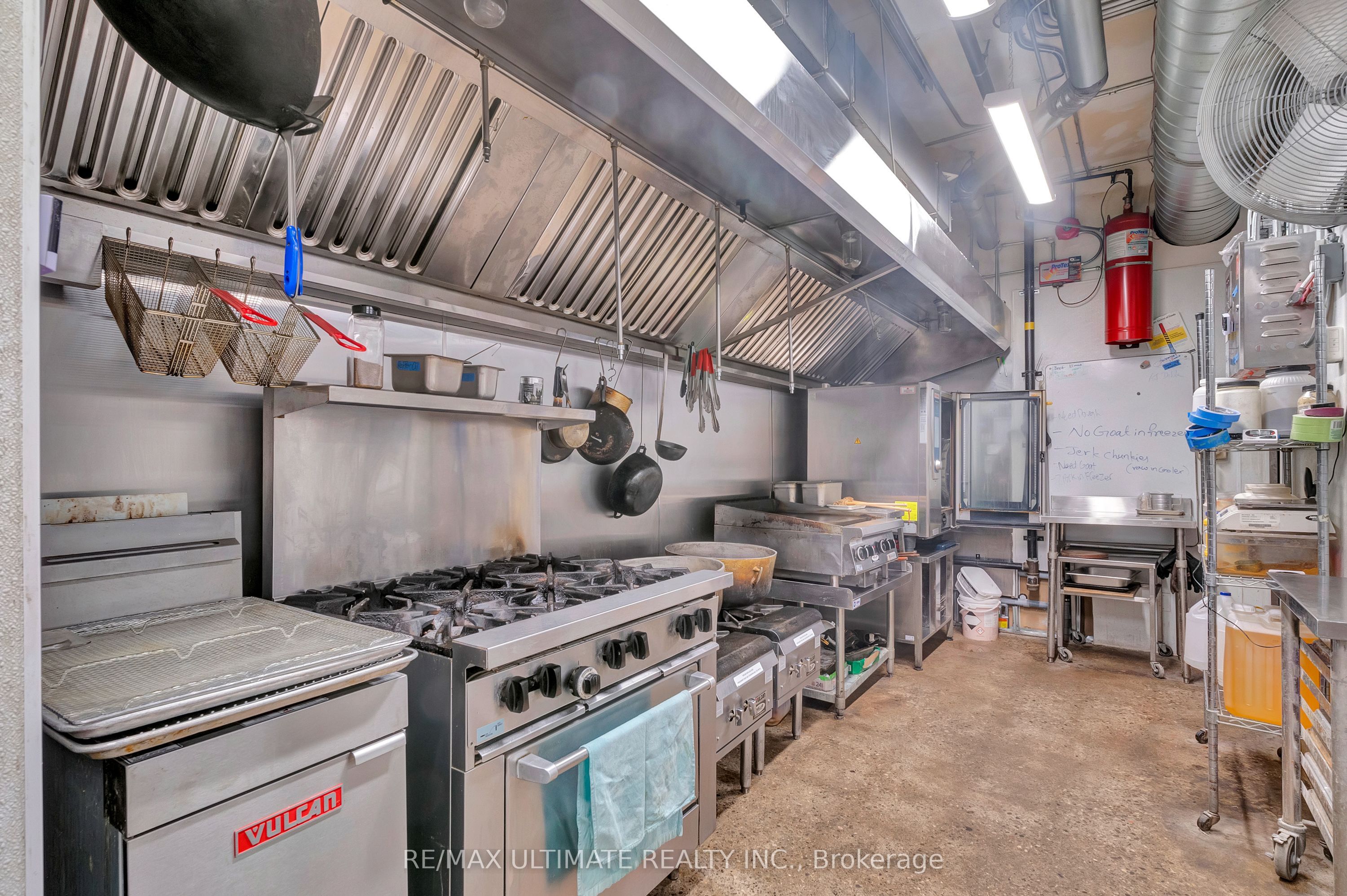 3320 Keele Street Property Photo 7