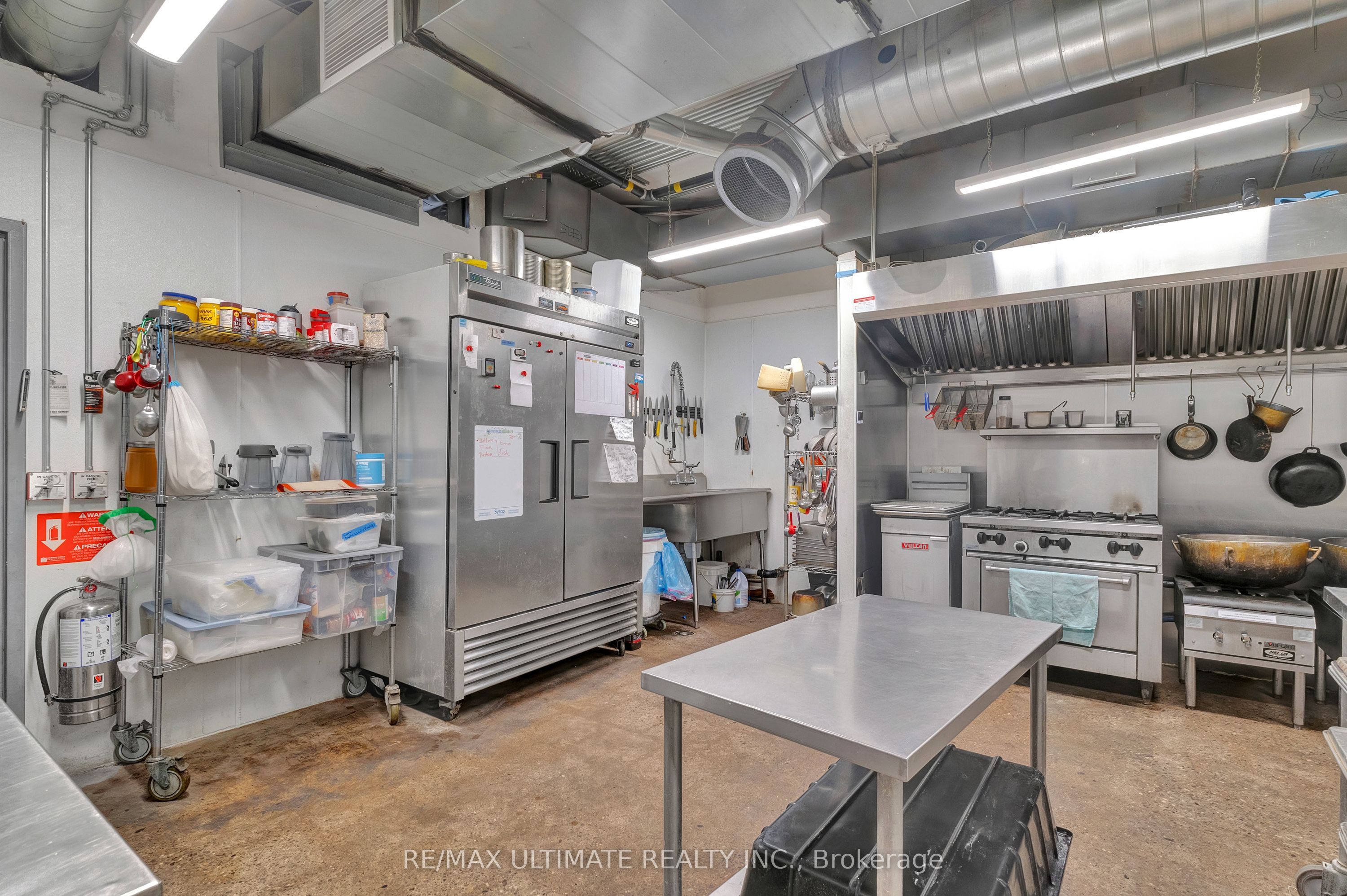 3320 Keele Street Property Photo 8