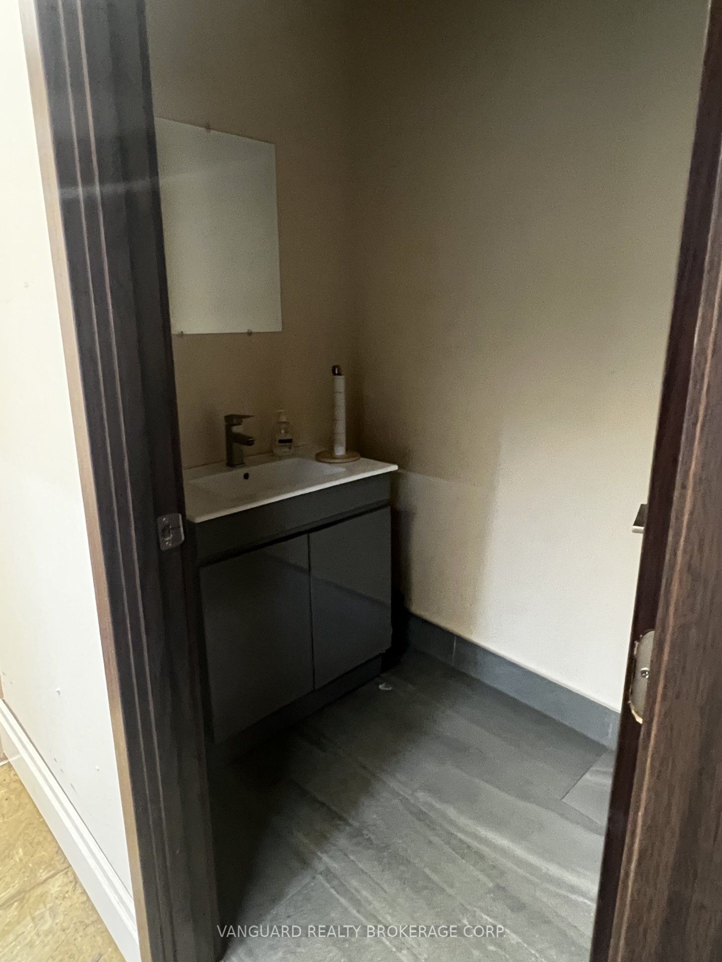 #6a - 63 Alness Street Property Photo 10