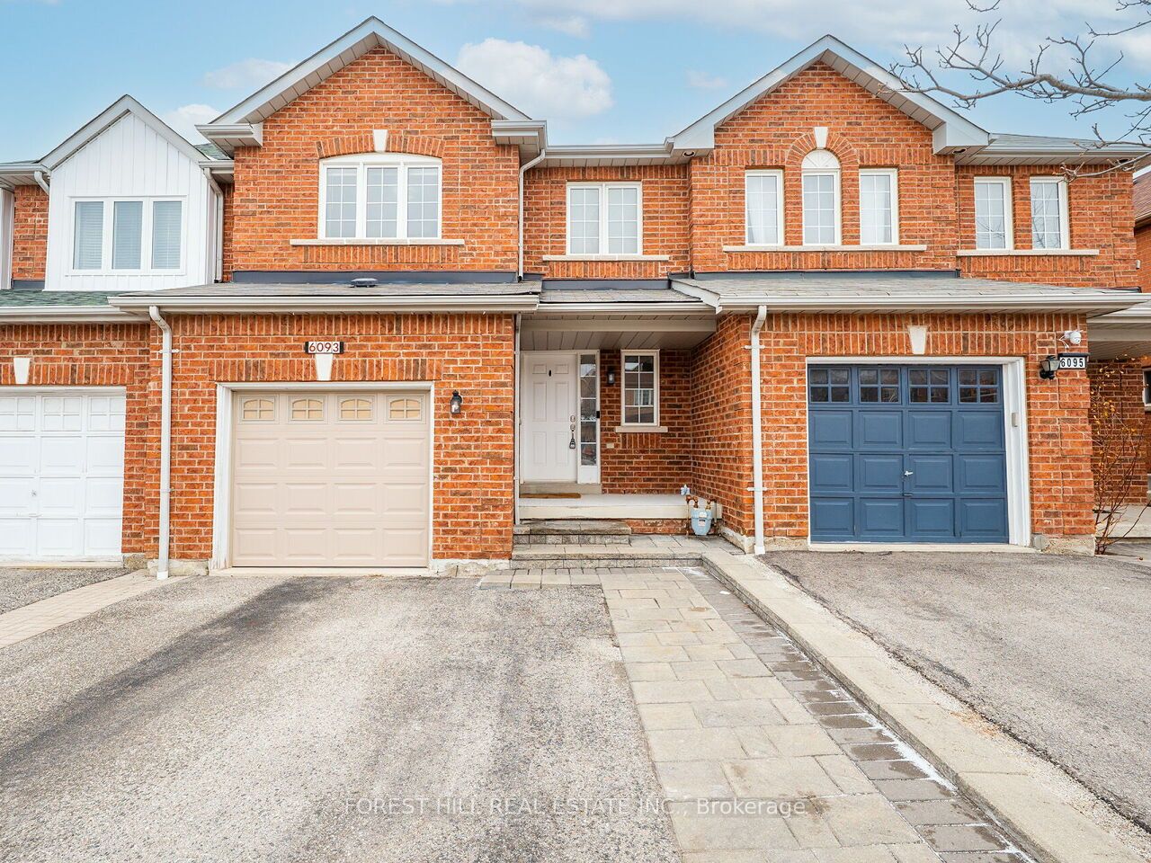 6093 Rowers Crescent Property Photo 1
