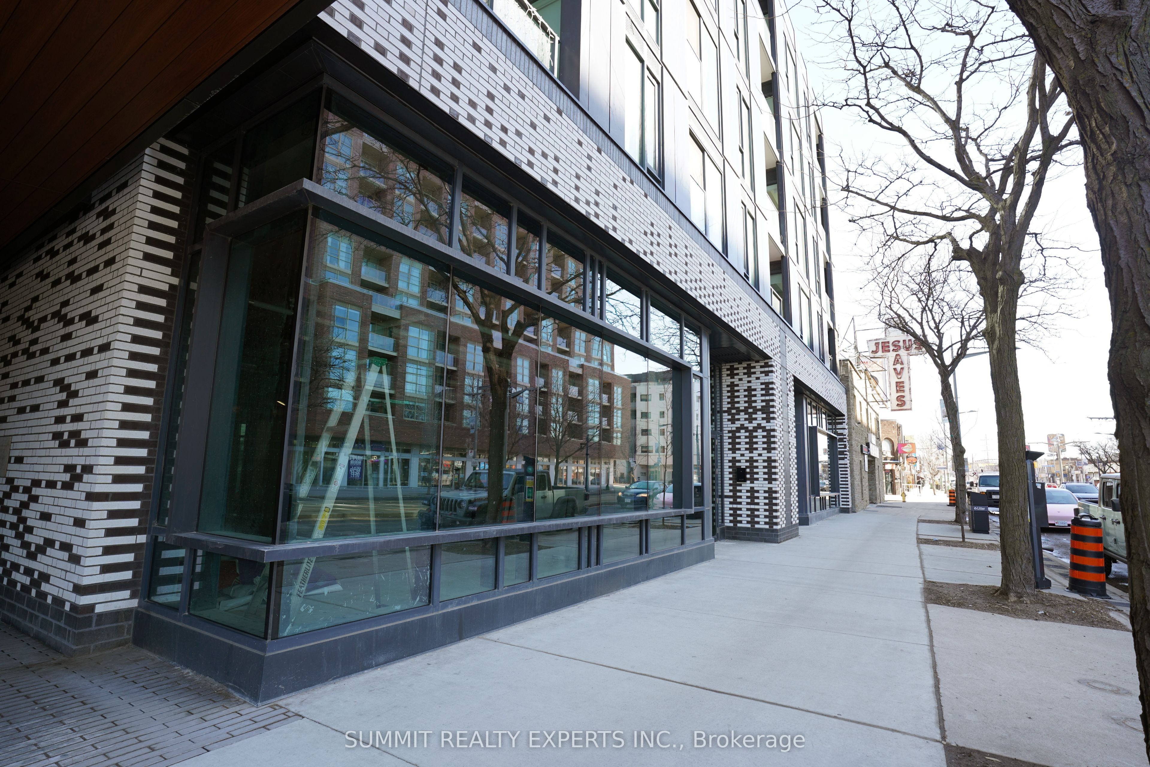 1806 St. Clair Ave W Property Photo 2