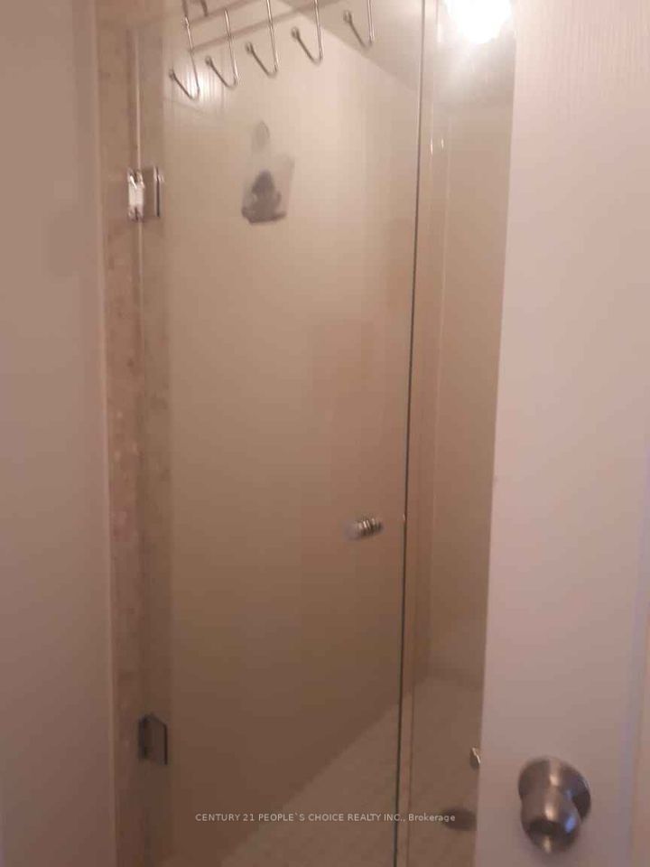 #6 - 2480 Post Road Property Photo 6