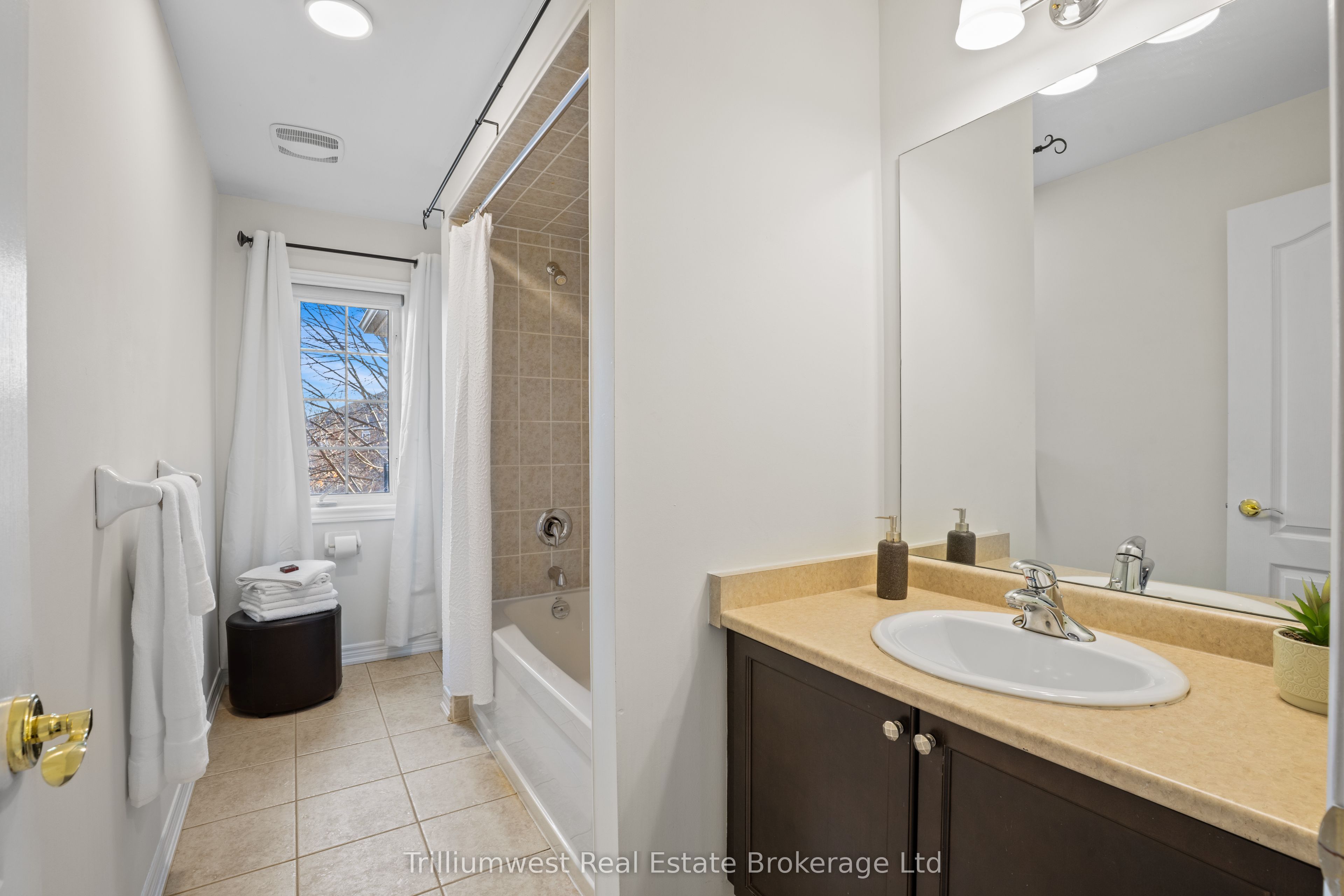227 Beechtree Crescent Property Photo 24