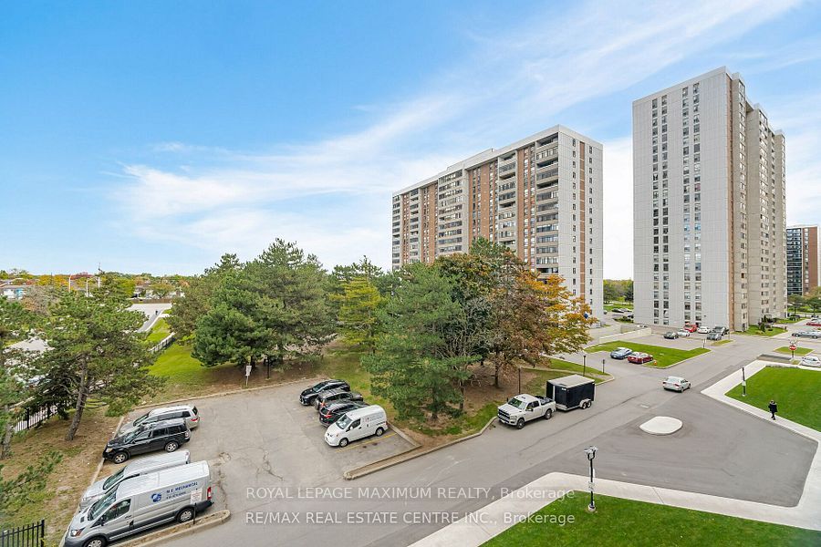 #1912 - 15 Kensington Road Property Photo 37
