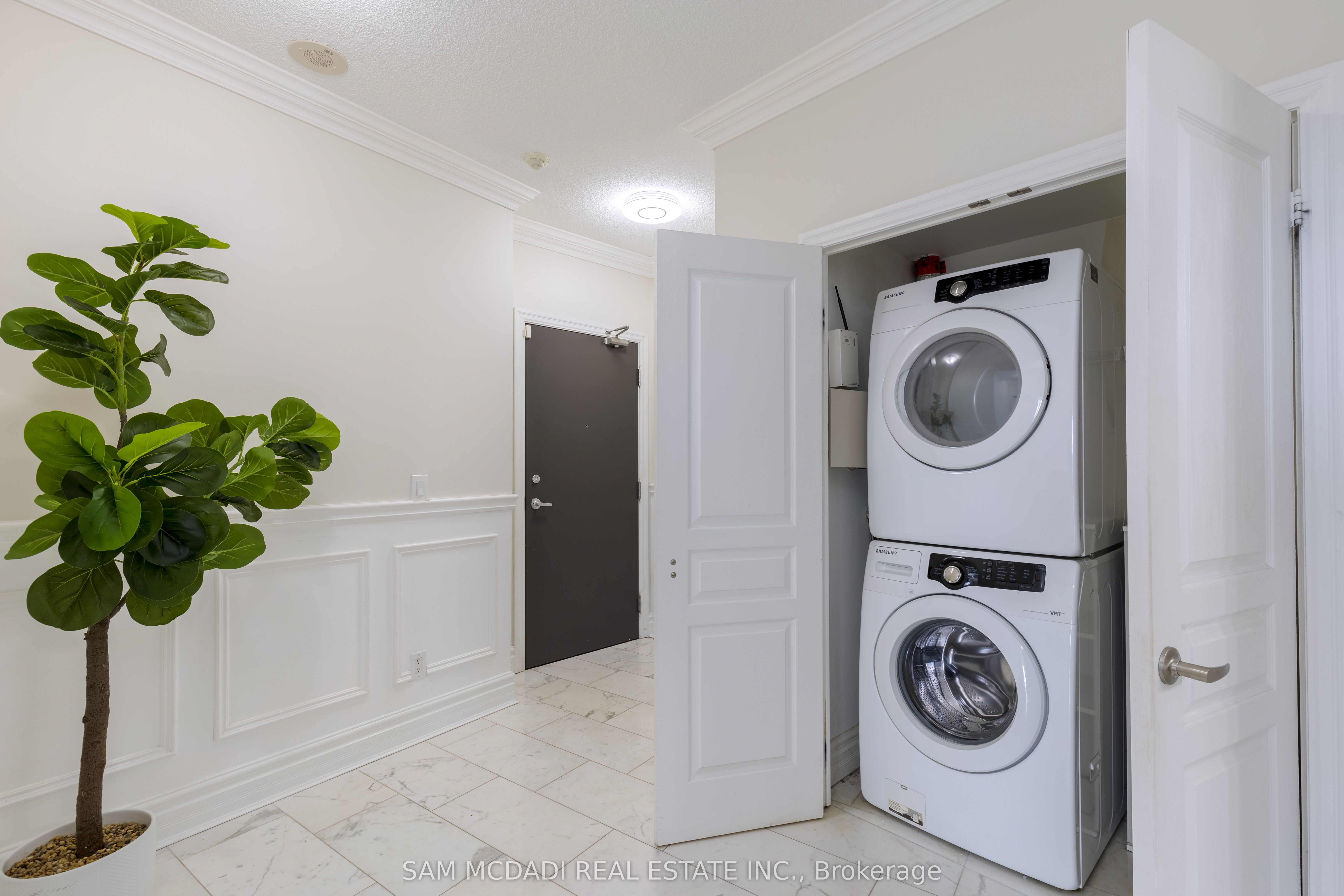 #2402 - 223 Webb Drive Property Photo 25