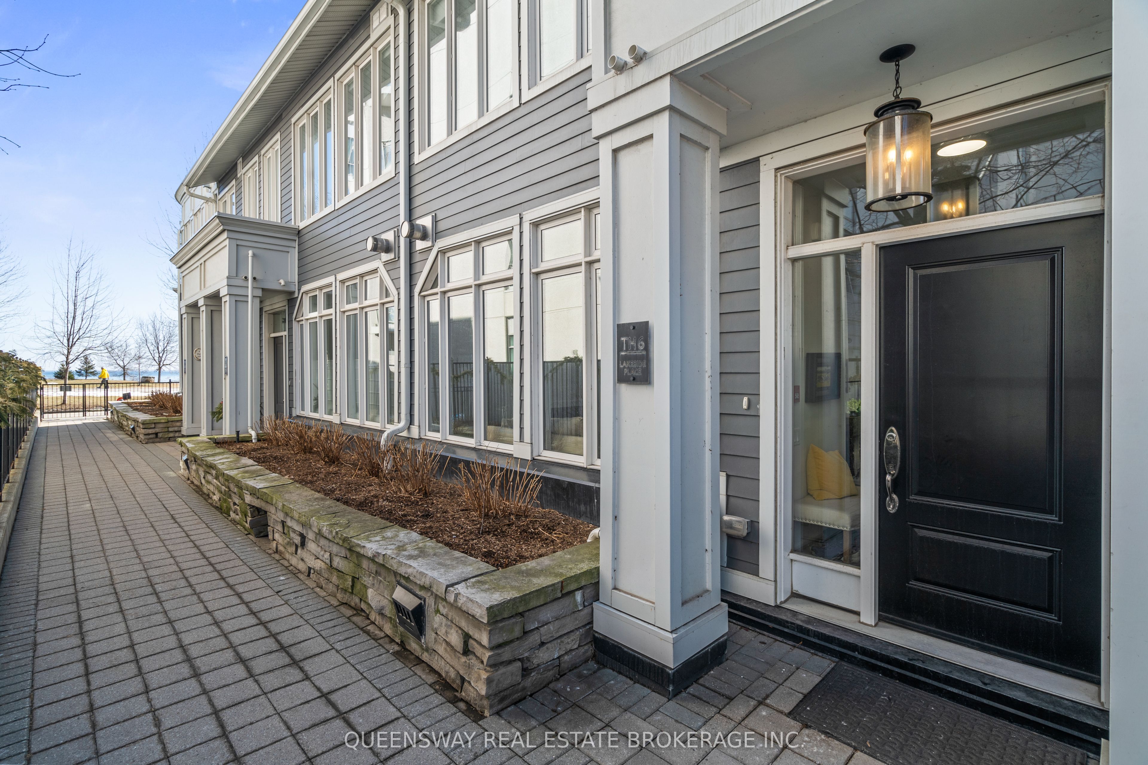 #th 6 - 2067 Lakeshore Boulevard Property Photo 1