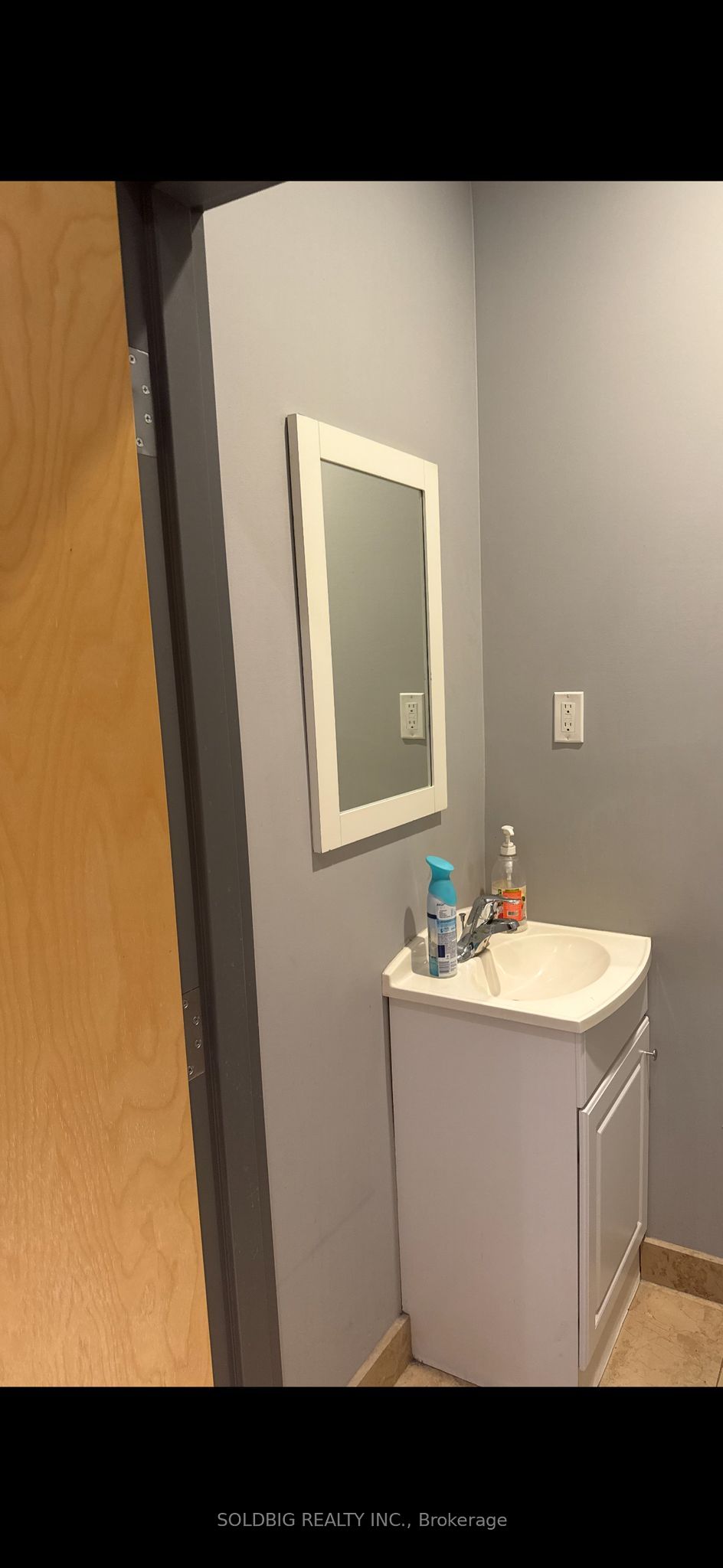 #211 - 450 Bronte Street Property Photo 5