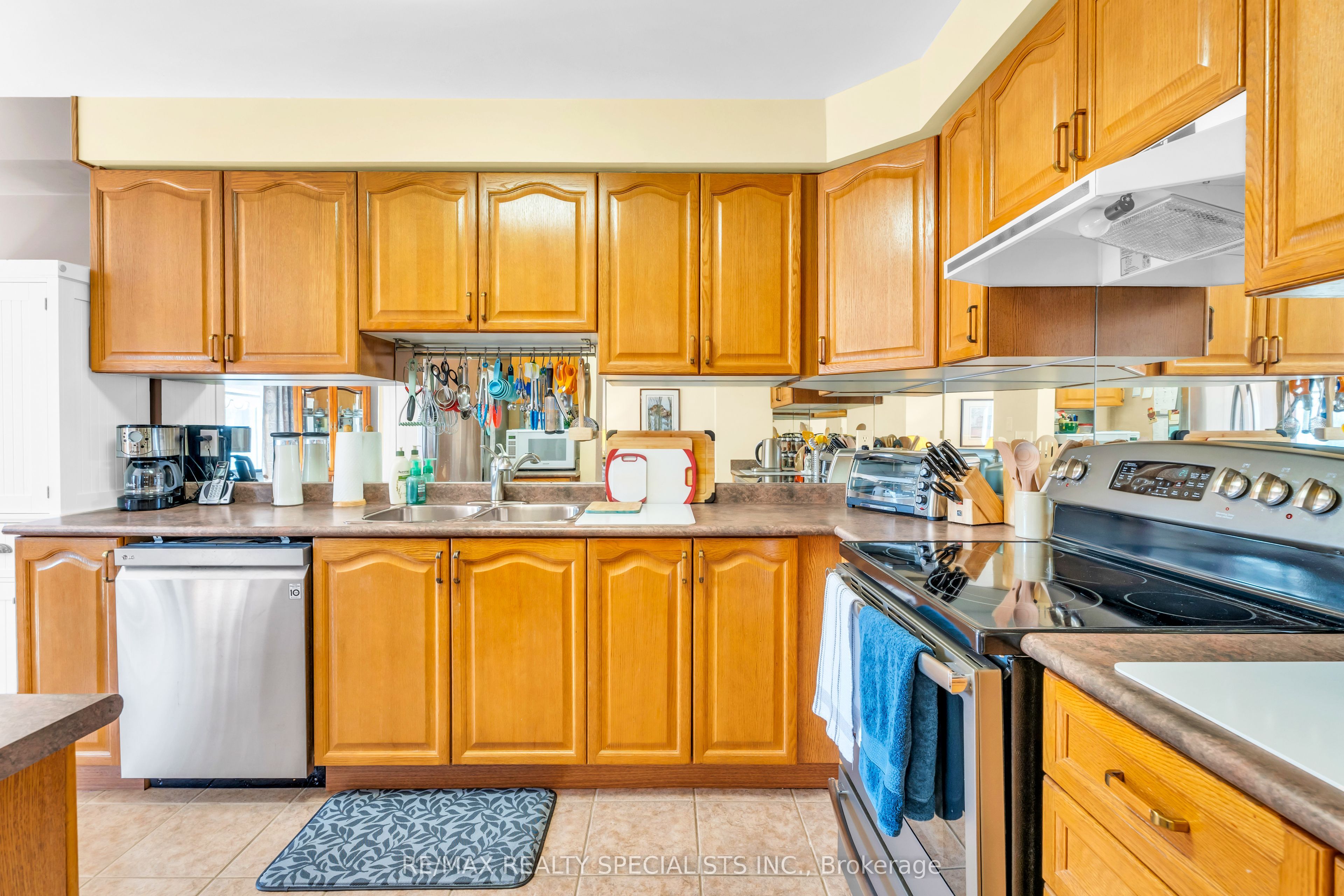 3073 Hawktail Crescent Property Photo 13