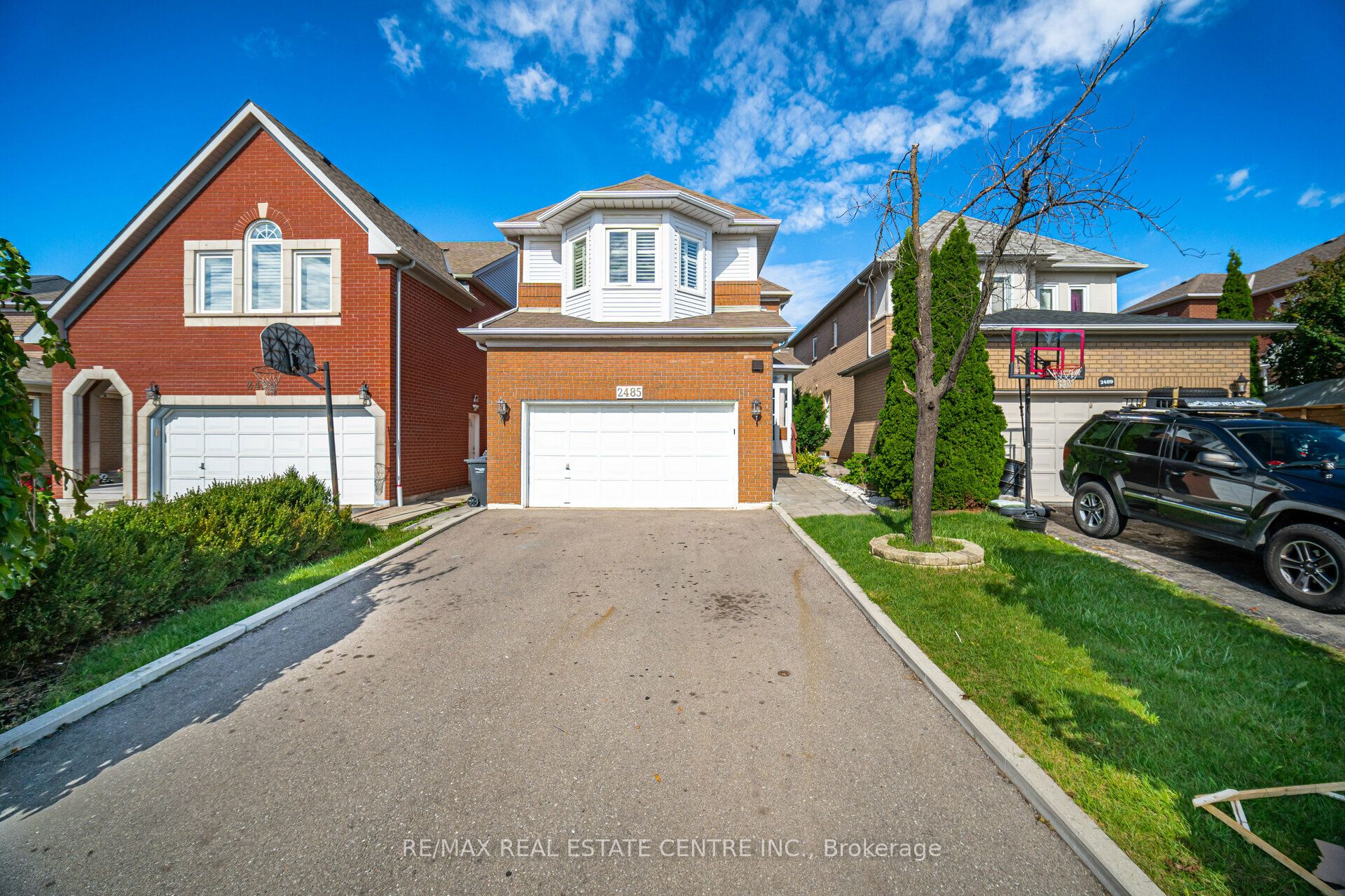 2485 Strathmore Crescent N Property Photo 1