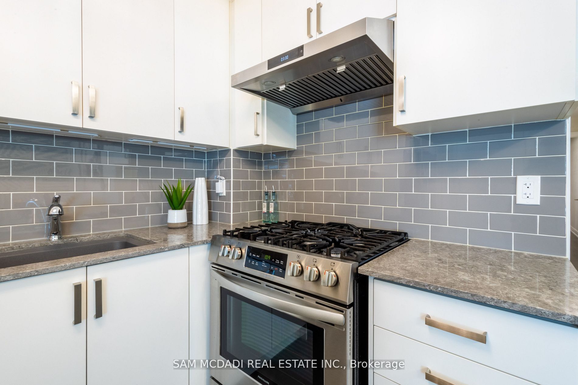 #1 - 670 Atwater Avenue Property Photo 6