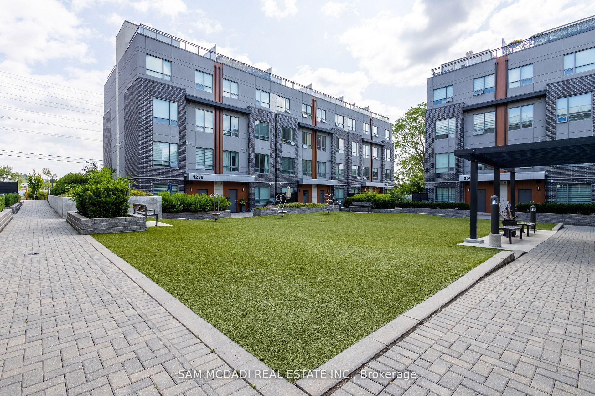 #1 - 670 Atwater Avenue Property Photo 17