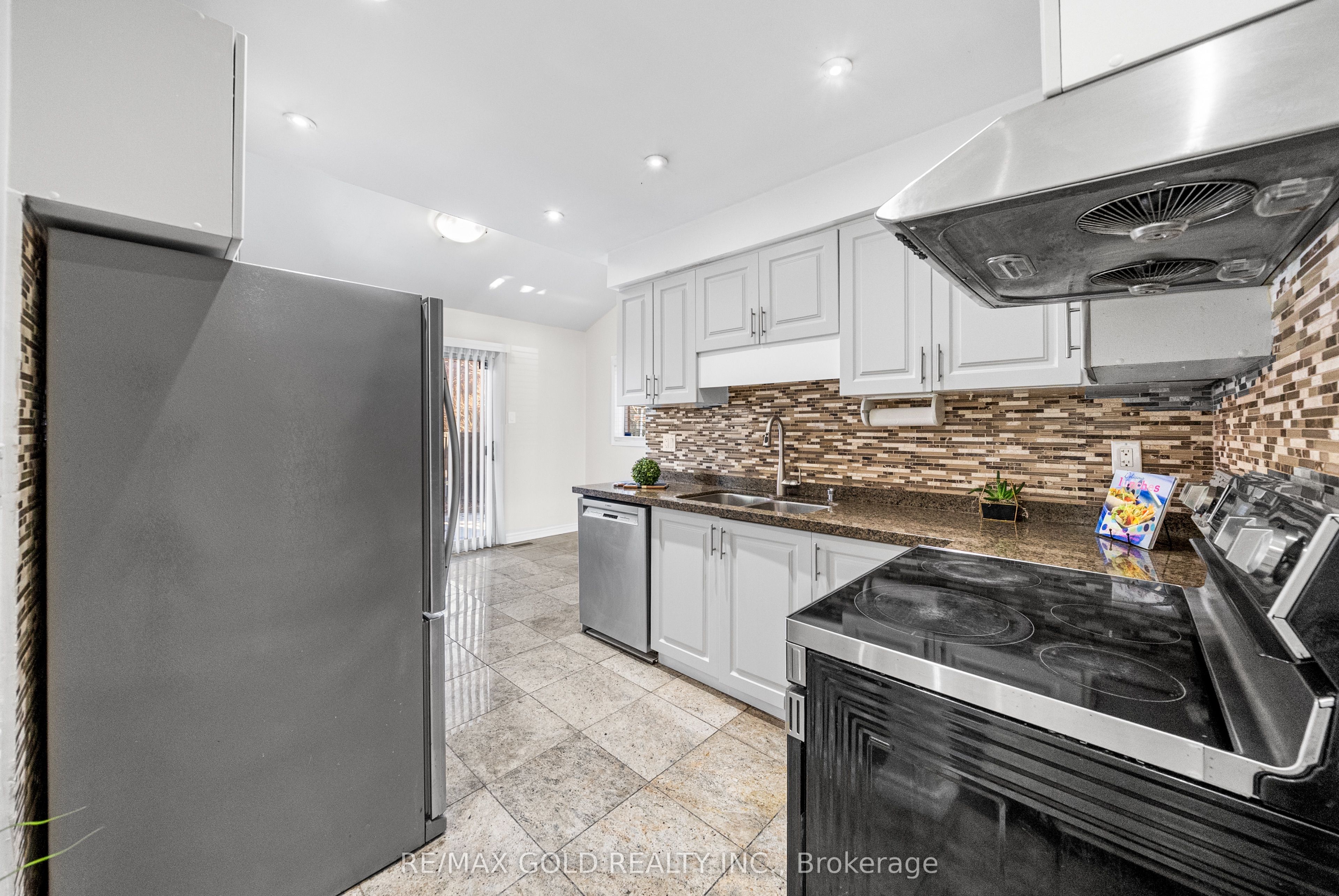 1435 Emerson Lane Property Photo 11