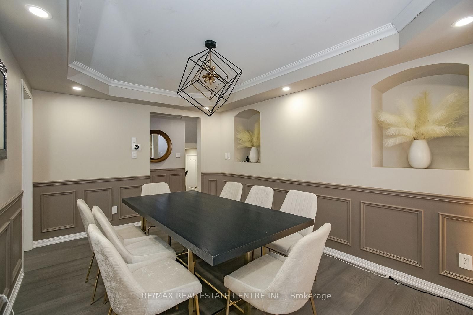 5558 Longford Drive Property Photo 9